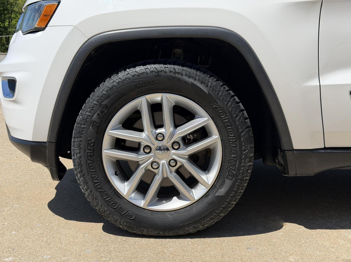 2017 WHITE /Black Jeep Grand Cherokee Laredo 4WD (1C4RJFAG5HC) with an 3.6L V6 engine, Automatic transmission, located at 2990 Old Orchard Rd., Jackson, MO, 63755, 37.354214, -89.612106 - 2017 Jeep Grand Cherokee Laredo 148xxx miles 4 Wheel Drive 3.6L V6 Automatic Navigation Backup Camera Power Driver Seat Heated Seats Heated Steering Wheel Bluetooth Remote Start Cruise Power Windows/Locks/Mirrors We have financing available and we accept trades! Fill out a credit appli - Photo#38