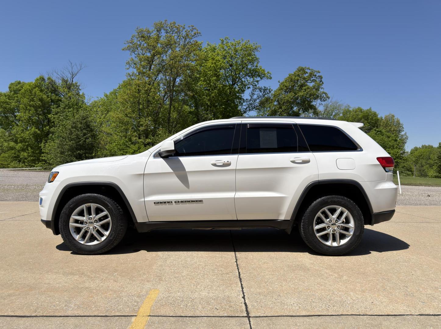 2017 WHITE /Black Jeep Grand Cherokee Laredo 4WD (1C4RJFAG5HC) with an 3.6L V6 engine, Automatic transmission, located at 2990 Old Orchard Rd., Jackson, MO, 63755, 37.354214, -89.612106 - 2017 Jeep Grand Cherokee Laredo 148xxx miles 4 Wheel Drive 3.6L V6 Automatic Navigation Backup Camera Power Driver Seat Heated Seats Heated Steering Wheel Bluetooth Remote Start Cruise Power Windows/Locks/Mirrors We have financing available and we accept trades! Fill out a credit appli - Photo#8