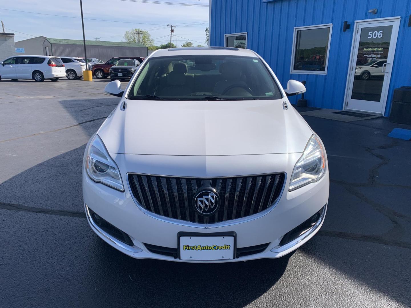 2016 WHITE /TAN Buick Regal Turbo FWD (2G4GK5EXXG9) with an 2.0L L4 DOHC 16V TURBO engine, Automatic transmission, located at 506 S. Kingshighway, Cape Girardeau, MO, 63703, (573) 235-5000, 37.294991, -89.553635 - 2016 Buick Regal Turbo FWD 100,xxx miles One Owner Heated Leather Seats Sunroof Cruise Bluetooth Remote Start Backup Camera Front wheel drive We have financing available and we accept trades! Fill out a credit application on our website or come by today! If you have any questions, give - Photo#1