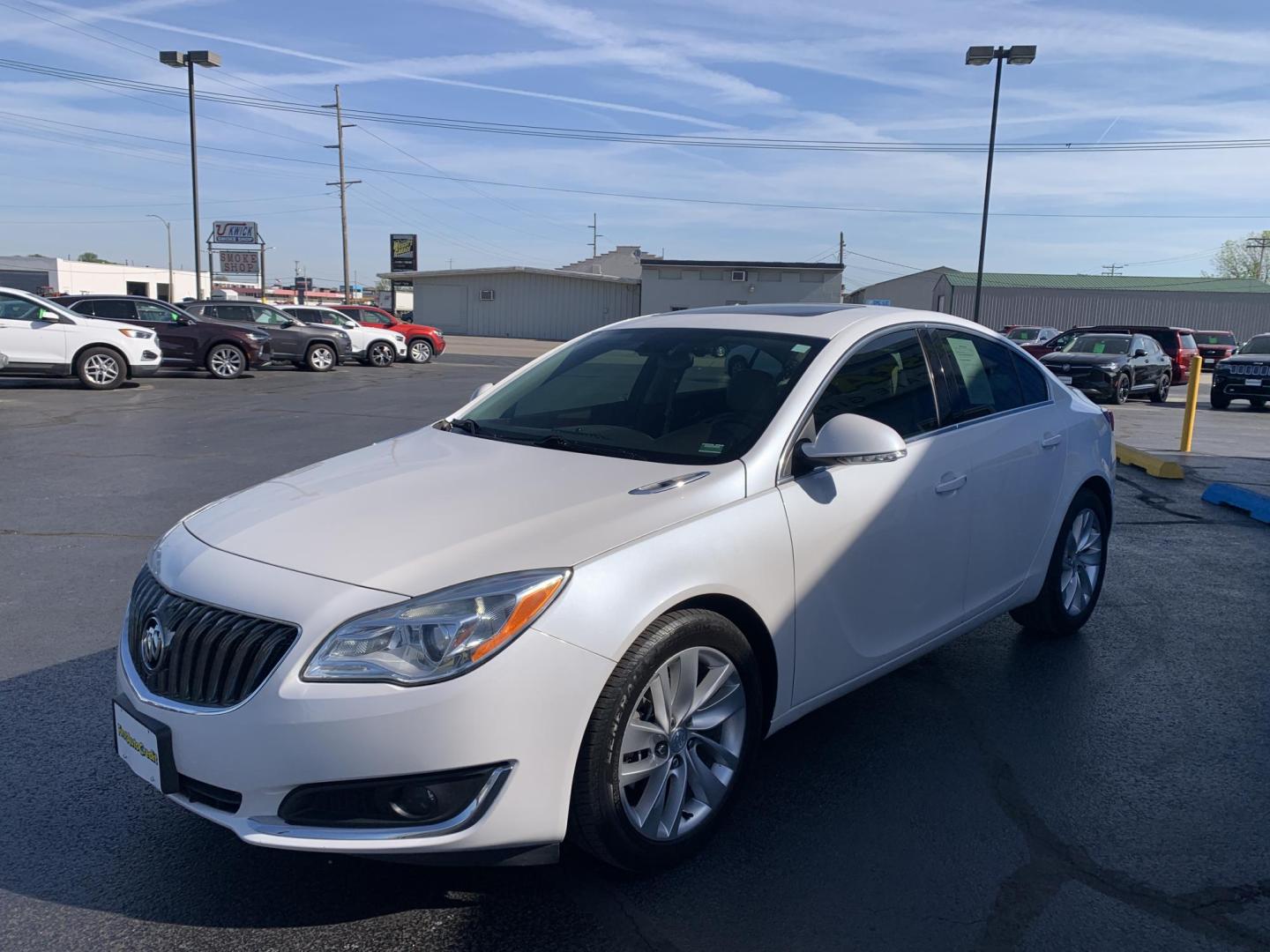 2016 WHITE /TAN Buick Regal Turbo FWD (2G4GK5EXXG9) with an 2.0L L4 DOHC 16V TURBO engine, Automatic transmission, located at 506 S. Kingshighway, Cape Girardeau, MO, 63703, (573) 235-5000, 37.294991, -89.553635 - 2016 Buick Regal Turbo FWD 100,xxx miles One Owner Heated Leather Seats Sunroof Cruise Bluetooth Remote Start Backup Camera Front wheel drive We have financing available and we accept trades! Fill out a credit application on our website or come by today! If you have any questions, give - Photo#3