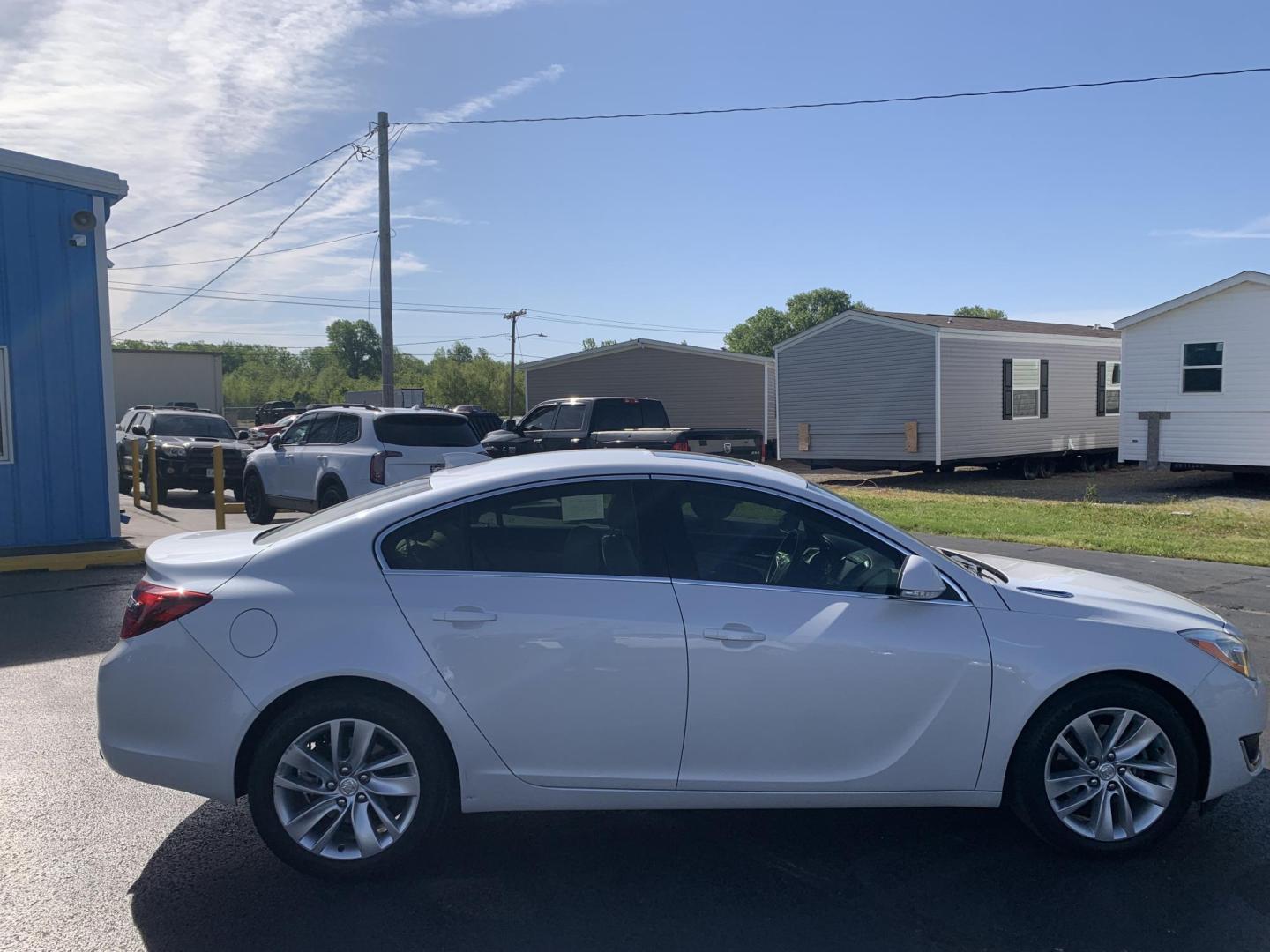 2016 WHITE /TAN Buick Regal Turbo FWD (2G4GK5EXXG9) with an 2.0L L4 DOHC 16V TURBO engine, Automatic transmission, located at 506 S. Kingshighway, Cape Girardeau, MO, 63703, (573) 235-5000, 37.294991, -89.553635 - 2016 Buick Regal Turbo FWD 100,xxx miles One Owner Heated Leather Seats Sunroof Cruise Bluetooth Remote Start Backup Camera Front wheel drive We have financing available and we accept trades! Fill out a credit application on our website or come by today! If you have any questions, give - Photo#9
