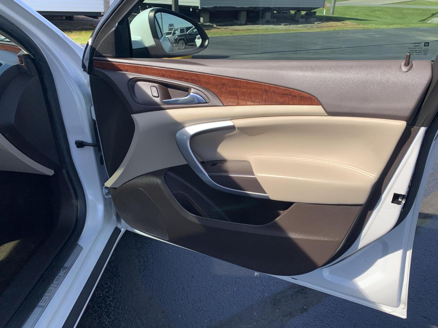 2016 WHITE /TAN Buick Regal Turbo FWD (2G4GK5EXXG9) with an 2.0L L4 DOHC 16V TURBO engine, Automatic transmission, located at 506 S. Kingshighway, Cape Girardeau, MO, 63703, (573) 235-5000, 37.294991, -89.553635 - 2016 Buick Regal Turbo FWD 100,xxx miles One Owner Heated Leather Seats Sunroof Cruise Bluetooth Remote Start Backup Camera Front wheel drive We have financing available and we accept trades! Fill out a credit application on our website or come by today! If you have any questions, give - Photo#10