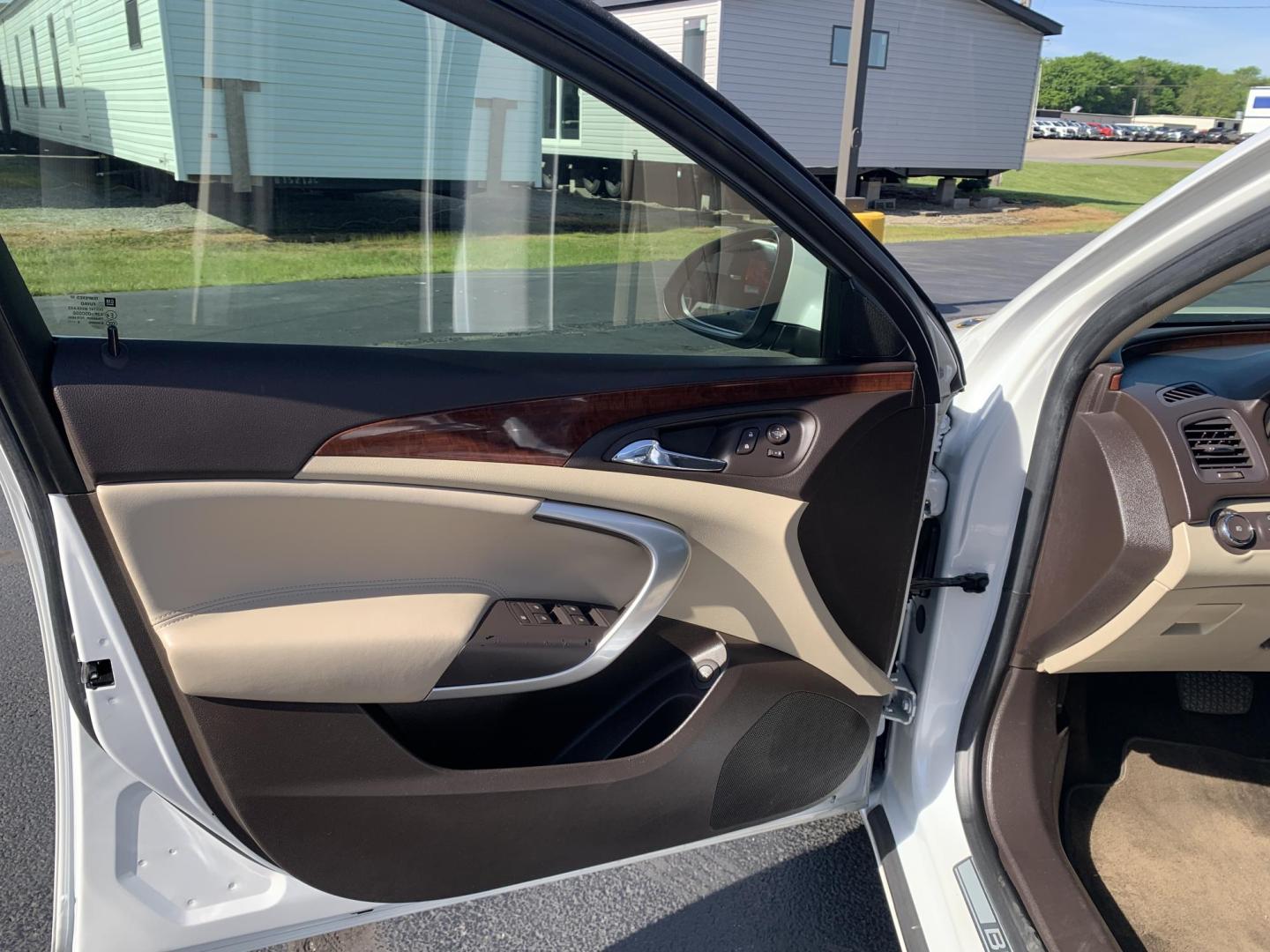 2016 WHITE /TAN Buick Regal Turbo FWD (2G4GK5EXXG9) with an 2.0L L4 DOHC 16V TURBO engine, Automatic transmission, located at 506 S. Kingshighway, Cape Girardeau, MO, 63703, (573) 235-5000, 37.294991, -89.553635 - 2016 Buick Regal Turbo FWD 100,xxx miles One Owner Heated Leather Seats Sunroof Cruise Bluetooth Remote Start Backup Camera Front wheel drive We have financing available and we accept trades! Fill out a credit application on our website or come by today! If you have any questions, give - Photo#17