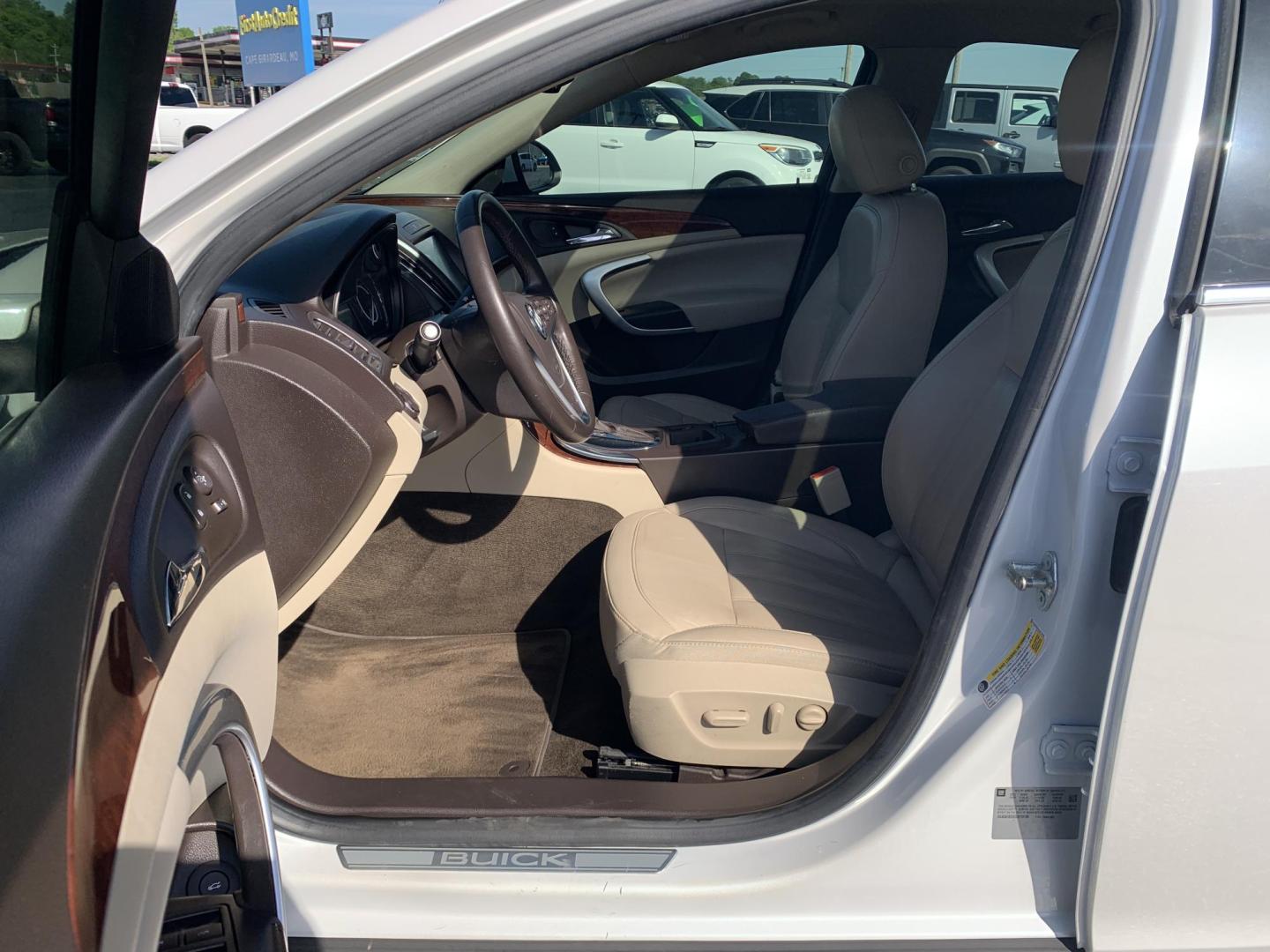2016 WHITE /TAN Buick Regal Turbo FWD (2G4GK5EXXG9) with an 2.0L L4 DOHC 16V TURBO engine, Automatic transmission, located at 506 S. Kingshighway, Cape Girardeau, MO, 63703, (573) 235-5000, 37.294991, -89.553635 - 2016 Buick Regal Turbo FWD 100,xxx miles One Owner Heated Leather Seats Sunroof Cruise Bluetooth Remote Start Backup Camera Front wheel drive We have financing available and we accept trades! Fill out a credit application on our website or come by today! If you have any questions, give - Photo#18
