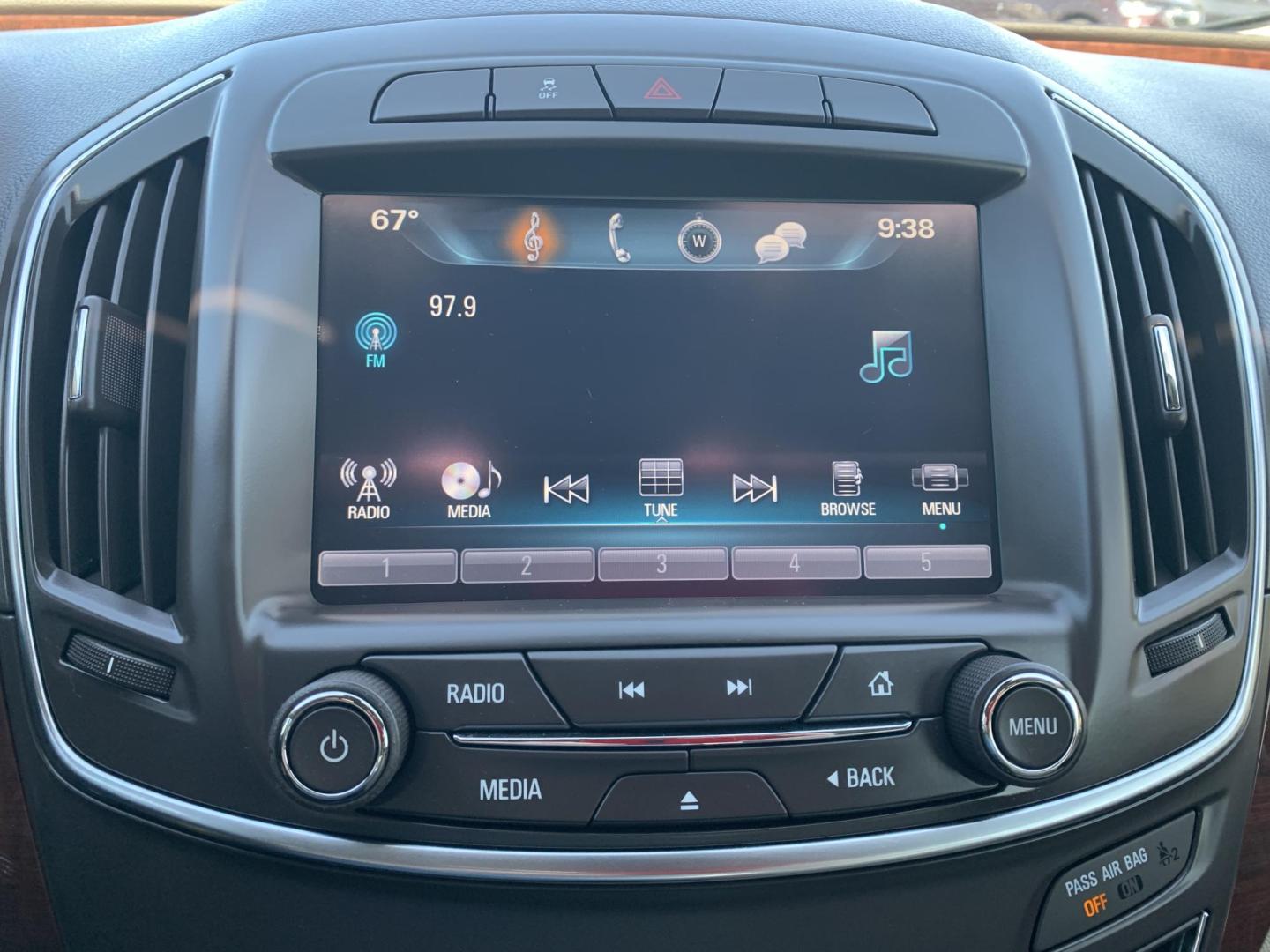 2016 WHITE /TAN Buick Regal Turbo FWD (2G4GK5EXXG9) with an 2.0L L4 DOHC 16V TURBO engine, Automatic transmission, located at 506 S. Kingshighway, Cape Girardeau, MO, 63703, (573) 235-5000, 37.294991, -89.553635 - 2016 Buick Regal Turbo FWD 100,xxx miles One Owner Heated Leather Seats Sunroof Cruise Bluetooth Remote Start Backup Camera Front wheel drive We have financing available and we accept trades! Fill out a credit application on our website or come by today! If you have any questions, give - Photo#26