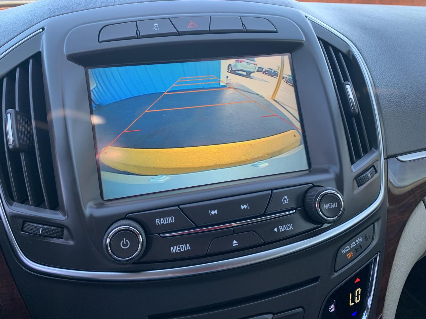 2016 WHITE /TAN Buick Regal Turbo FWD (2G4GK5EXXG9) with an 2.0L L4 DOHC 16V TURBO engine, Automatic transmission, located at 506 S. Kingshighway, Cape Girardeau, MO, 63703, (573) 235-5000, 37.294991, -89.553635 - 2016 Buick Regal Turbo FWD 100,xxx miles One Owner Heated Leather Seats Sunroof Cruise Bluetooth Remote Start Backup Camera Front wheel drive We have financing available and we accept trades! Fill out a credit application on our website or come by today! If you have any questions, give - Photo#25