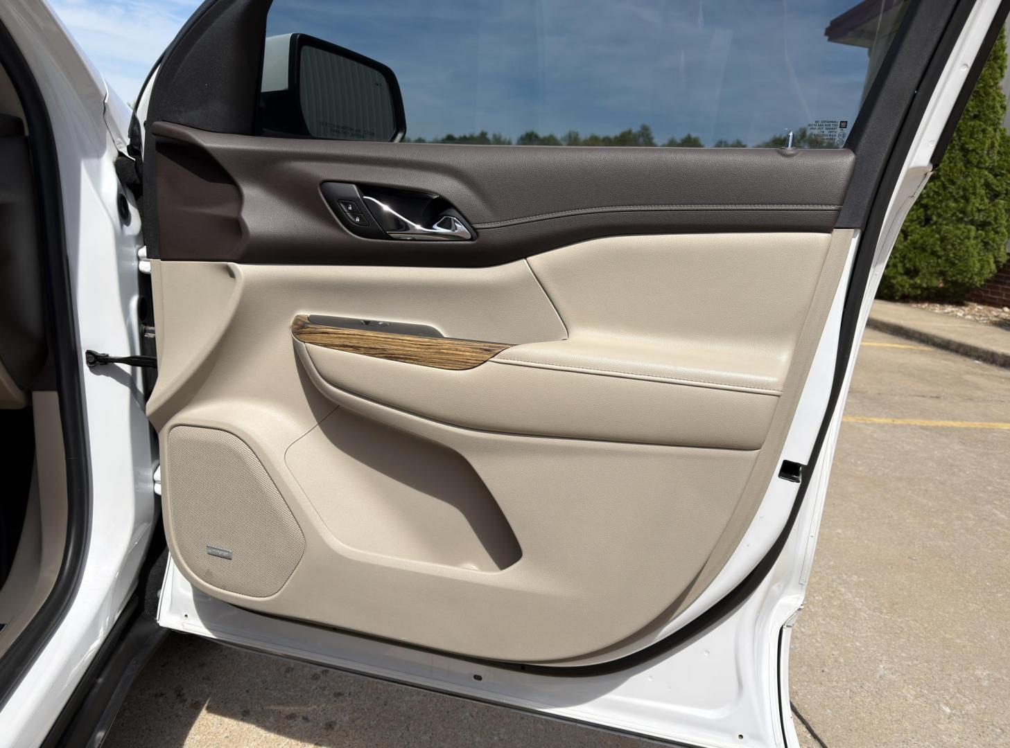 2019 WHITE /Tan GMC Acadia Denali AWD (1GKKNXLSXKZ) with an 3.6L V6 engine, Automatic transmission, located at 2990 Old Orchard Rd., Jackson, MO, 63755, 37.354214, -89.612106 - 2019 GMC Acadia Denali 116xxx miles All Whee Drive 3.6L V6 Automatic Leather 3rd Row Rear Entertainment Navigation Power/Heated/Cooled Seats Heated Rear Seats Heated Steering Wheel Backup Camera Sunroof Bluetooth Remote Start Cruise Power Windows/Locks/Mirrors We have financing ava - Photo#21