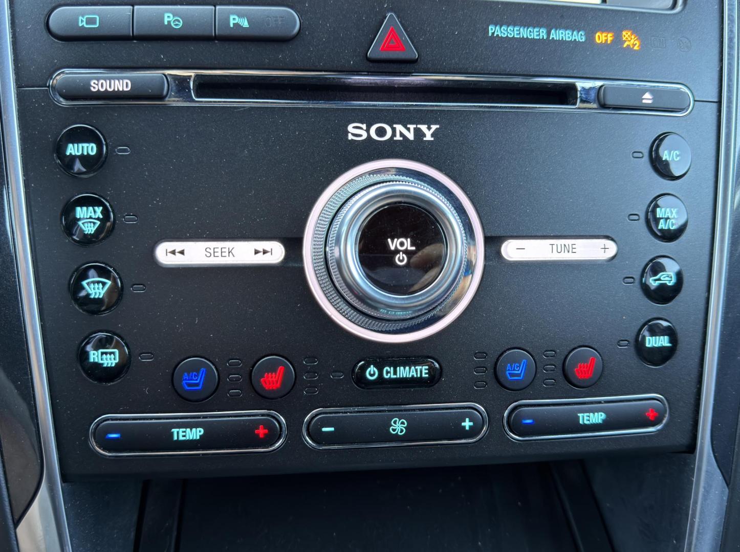 2018 WHITE /Black Ford Explorer Platinum 4WD (1FM5K8HT1JG) with an 3.5L V6 engine, Automatic transmission, located at 2990 Old Orchard Rd., Jackson, MO, 63755, 37.354214, -89.612106 - 2018 Ford Explorer Platinum 110xxx miles 4 Wheel Drive 3.5L V6 Automatic Leather 3rd Row Navigation Power/Heated/Cooled Seats Heated Rear Seats Heated Steering Wheel Backup Camera Sunroof Bluetooth Remote Start Cruise Power Windows/Locks/Mirrors We have financing available and we ac - Photo#4