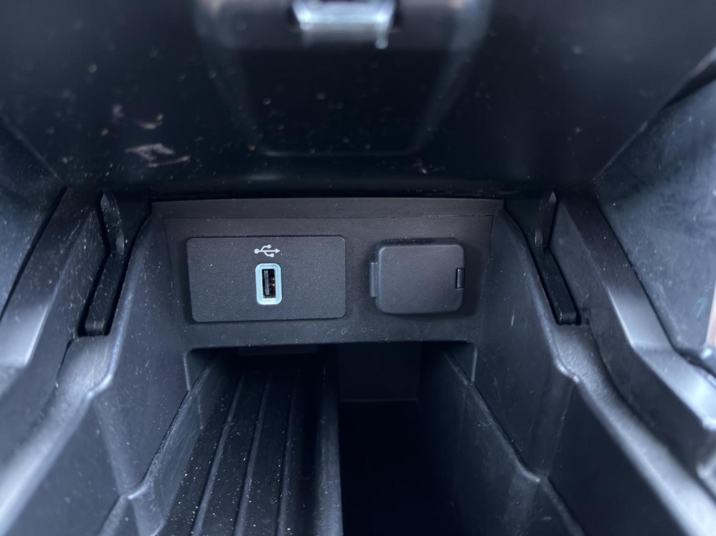 2018 WHITE /Black Ford Explorer Platinum 4WD (1FM5K8HT1JG) with an 3.5L V6 engine, Automatic transmission, located at 2990 Old Orchard Rd., Jackson, MO, 63755, 37.354214, -89.612106 - 2018 Ford Explorer Platinum 110xxx miles 4 Wheel Drive 3.5L V6 Automatic Leather 3rd Row Navigation Power/Heated/Cooled Seats Heated Rear Seats Heated Steering Wheel Backup Camera Sunroof Bluetooth Remote Start Cruise Power Windows/Locks/Mirrors We have financing available and we ac - Photo#35