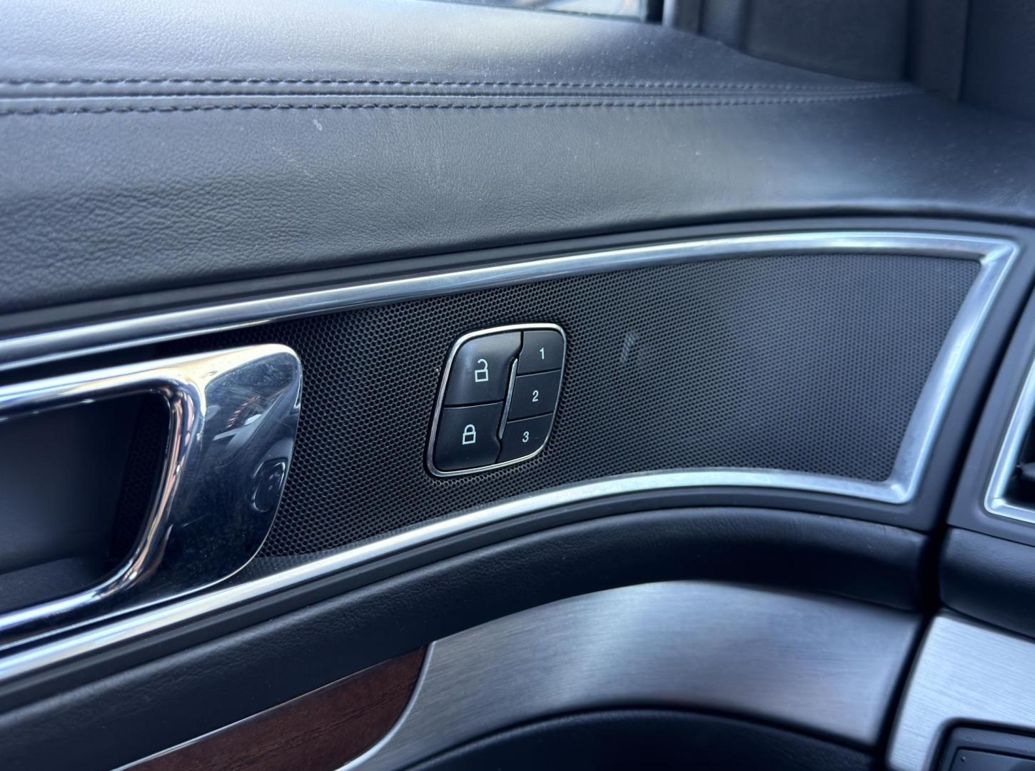 2018 WHITE /Black Ford Explorer Platinum 4WD (1FM5K8HT1JG) with an 3.5L V6 engine, Automatic transmission, located at 2990 Old Orchard Rd., Jackson, MO, 63755, 37.354214, -89.612106 - 2018 Ford Explorer Platinum 110xxx miles 4 Wheel Drive 3.5L V6 Automatic Leather 3rd Row Navigation Power/Heated/Cooled Seats Heated Rear Seats Heated Steering Wheel Backup Camera Sunroof Bluetooth Remote Start Cruise Power Windows/Locks/Mirrors We have financing available and we ac - Photo#37