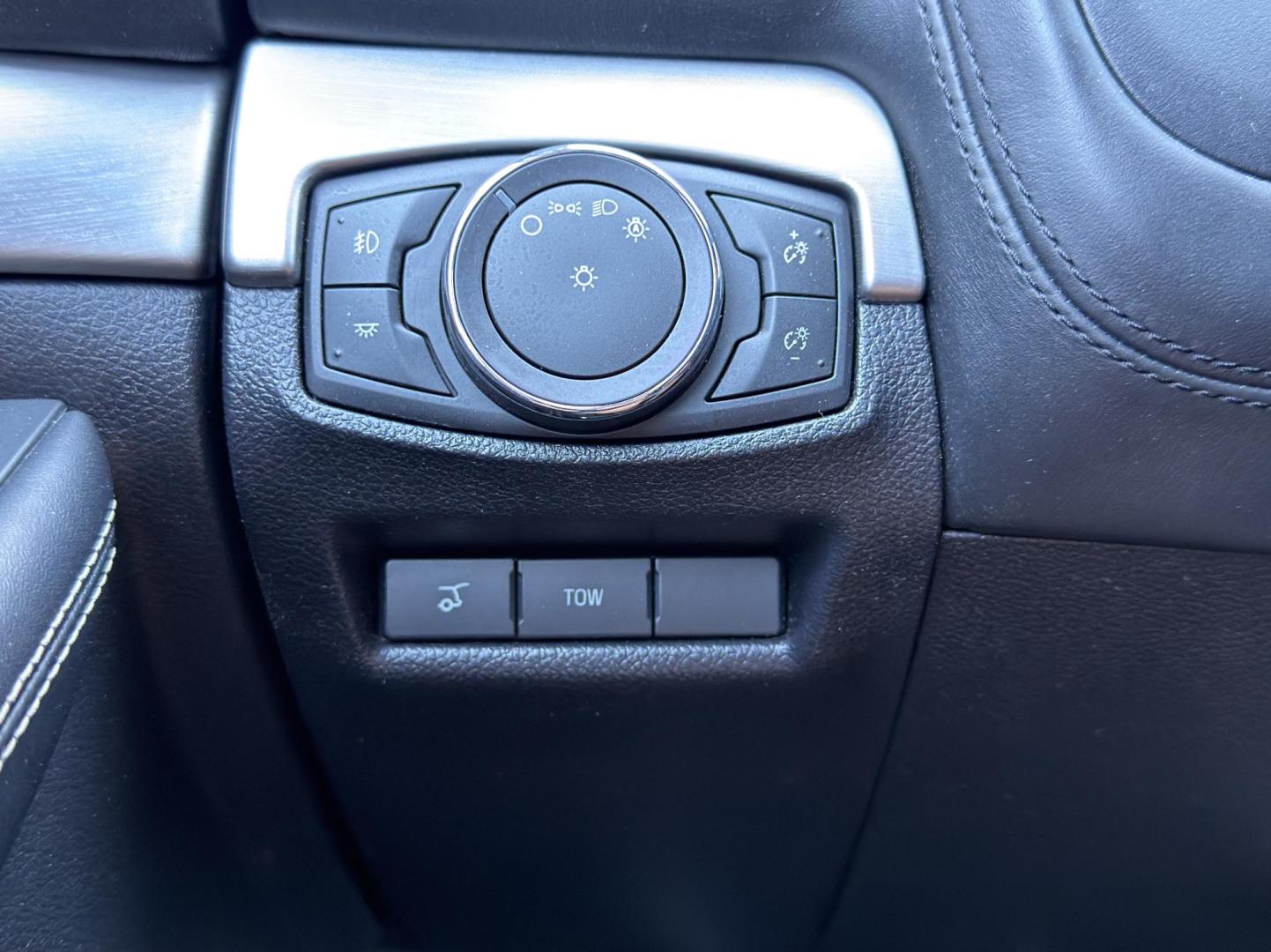 2018 WHITE /Black Ford Explorer Platinum 4WD (1FM5K8HT1JG) with an 3.5L V6 engine, Automatic transmission, located at 2990 Old Orchard Rd., Jackson, MO, 63755, 37.354214, -89.612106 - 2018 Ford Explorer Platinum 110xxx miles 4 Wheel Drive 3.5L V6 Automatic Leather 3rd Row Navigation Power/Heated/Cooled Seats Heated Rear Seats Heated Steering Wheel Backup Camera Sunroof Bluetooth Remote Start Cruise Power Windows/Locks/Mirrors We have financing available and we ac - Photo#38