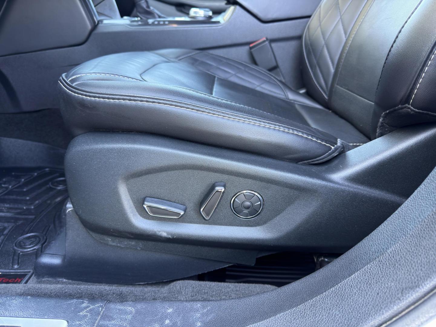 2018 WHITE /Black Ford Explorer Platinum 4WD (1FM5K8HT1JG) with an 3.5L V6 engine, Automatic transmission, located at 2990 Old Orchard Rd., Jackson, MO, 63755, 37.354214, -89.612106 - 2018 Ford Explorer Platinum 110xxx miles 4 Wheel Drive 3.5L V6 Automatic Leather 3rd Row Navigation Power/Heated/Cooled Seats Heated Rear Seats Heated Steering Wheel Backup Camera Sunroof Bluetooth Remote Start Cruise Power Windows/Locks/Mirrors We have financing available and we ac - Photo#7