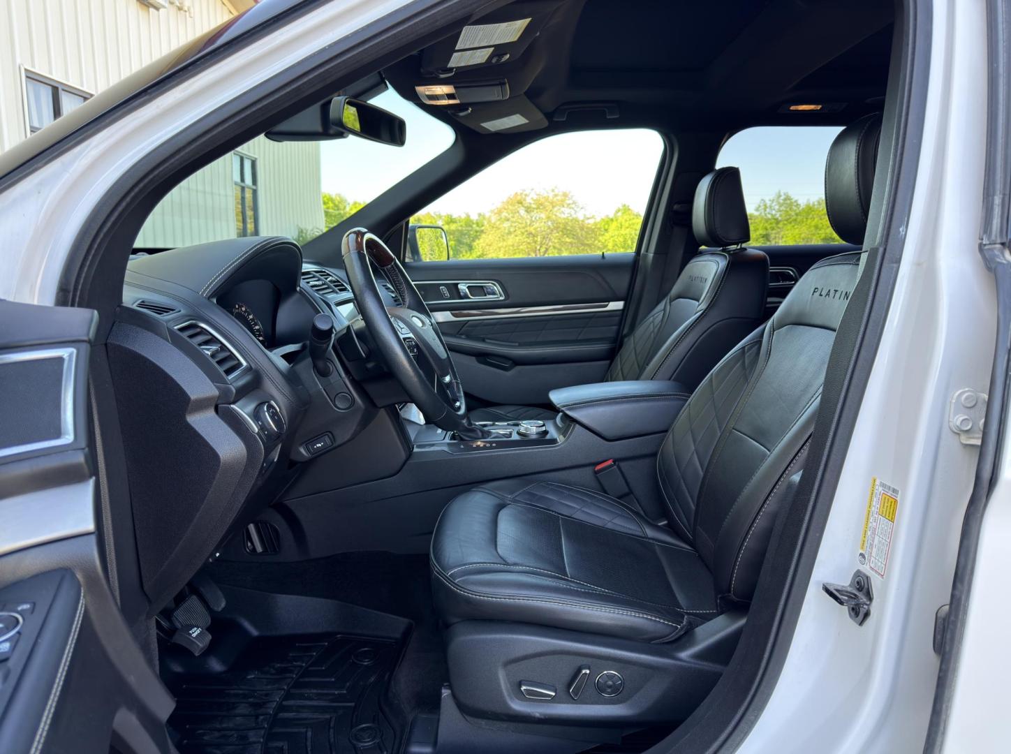 2018 WHITE /Black Ford Explorer Platinum 4WD (1FM5K8HT1JG) with an 3.5L V6 engine, Automatic transmission, located at 2990 Old Orchard Rd., Jackson, MO, 63755, 37.354214, -89.612106 - 2018 Ford Explorer Platinum 110xxx miles 4 Wheel Drive 3.5L V6 Automatic Leather 3rd Row Navigation Power/Heated/Cooled Seats Heated Rear Seats Heated Steering Wheel Backup Camera Sunroof Bluetooth Remote Start Cruise Power Windows/Locks/Mirrors We have financing available and we ac - Photo#18