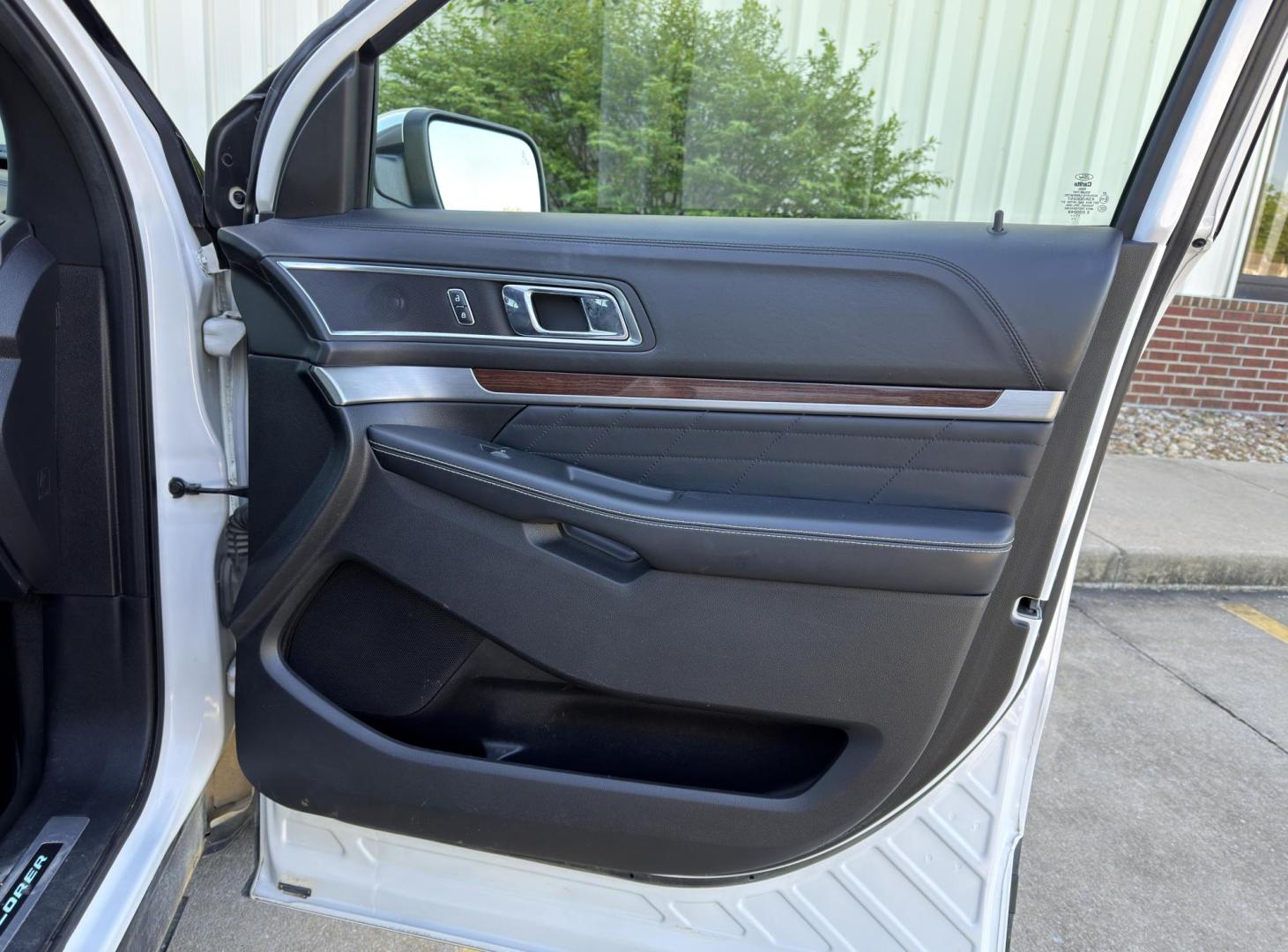 2018 WHITE /Black Ford Explorer Platinum 4WD (1FM5K8HT1JG) with an 3.5L V6 engine, Automatic transmission, located at 2990 Old Orchard Rd., Jackson, MO, 63755, 37.354214, -89.612106 - 2018 Ford Explorer Platinum 110xxx miles 4 Wheel Drive 3.5L V6 Automatic Leather 3rd Row Navigation Power/Heated/Cooled Seats Heated Rear Seats Heated Steering Wheel Backup Camera Sunroof Bluetooth Remote Start Cruise Power Windows/Locks/Mirrors We have financing available and we ac - Photo#19