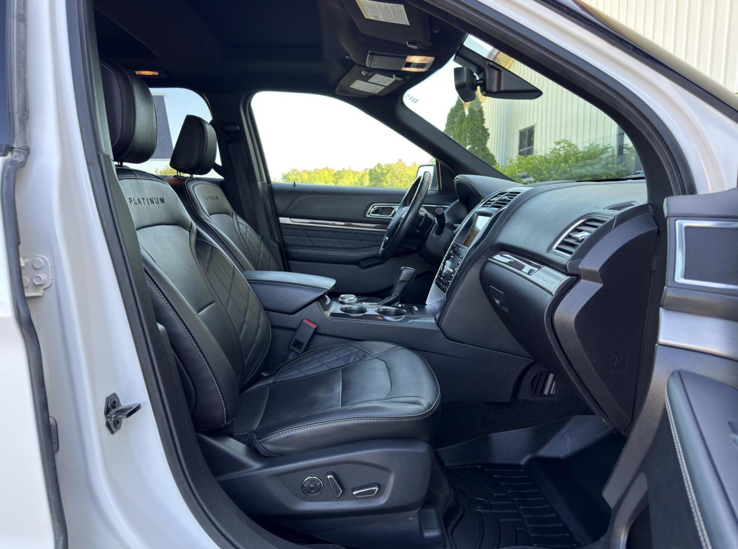 2018 WHITE /Black Ford Explorer Platinum 4WD (1FM5K8HT1JG) with an 3.5L V6 engine, Automatic transmission, located at 2990 Old Orchard Rd., Jackson, MO, 63755, 37.354214, -89.612106 - 2018 Ford Explorer Platinum 110xxx miles 4 Wheel Drive 3.5L V6 Automatic Leather 3rd Row Navigation Power/Heated/Cooled Seats Heated Rear Seats Heated Steering Wheel Backup Camera Sunroof Bluetooth Remote Start Cruise Power Windows/Locks/Mirrors We have financing available and we ac - Photo#20