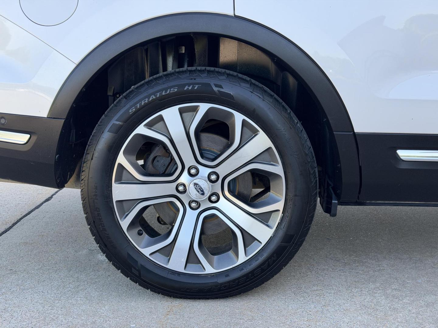 2018 WHITE /Black Ford Explorer Platinum 4WD (1FM5K8HT1JG) with an 3.5L V6 engine, Automatic transmission, located at 2990 Old Orchard Rd., Jackson, MO, 63755, 37.354214, -89.612106 - 2018 Ford Explorer Platinum 110xxx miles 4 Wheel Drive 3.5L V6 Automatic Leather 3rd Row Navigation Power/Heated/Cooled Seats Heated Rear Seats Heated Steering Wheel Backup Camera Sunroof Bluetooth Remote Start Cruise Power Windows/Locks/Mirrors We have financing available and we ac - Photo#48