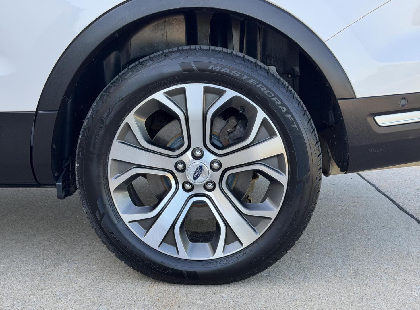 2018 WHITE /Black Ford Explorer Platinum 4WD (1FM5K8HT1JG) with an 3.5L V6 engine, Automatic transmission, located at 2990 Old Orchard Rd., Jackson, MO, 63755, 37.354214, -89.612106 - 2018 Ford Explorer Platinum 110xxx miles 4 Wheel Drive 3.5L V6 Automatic Leather 3rd Row Navigation Power/Heated/Cooled Seats Heated Rear Seats Heated Steering Wheel Backup Camera Sunroof Bluetooth Remote Start Cruise Power Windows/Locks/Mirrors We have financing available and we ac - Photo#47