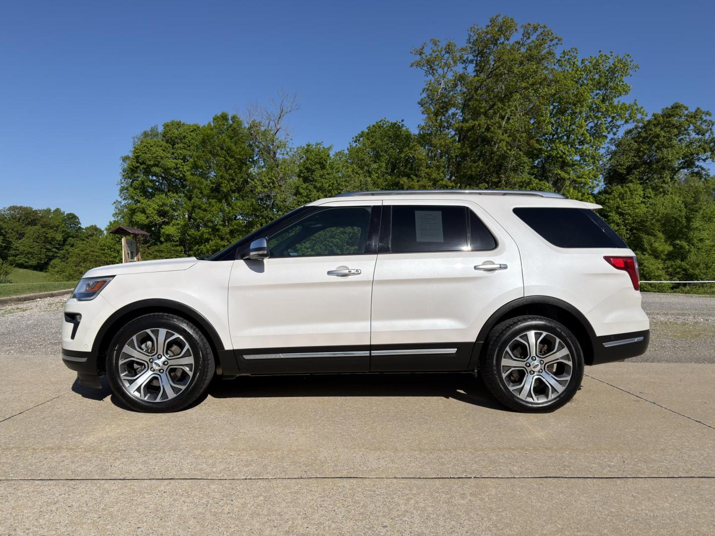 2018 WHITE /Black Ford Explorer Platinum 4WD (1FM5K8HT1JG) with an 3.5L V6 engine, Automatic transmission, located at 2990 Old Orchard Rd., Jackson, MO, 63755, 37.354214, -89.612106 - 2018 Ford Explorer Platinum 110xxx miles 4 Wheel Drive 3.5L V6 Automatic Leather 3rd Row Navigation Power/Heated/Cooled Seats Heated Rear Seats Heated Steering Wheel Backup Camera Sunroof Bluetooth Remote Start Cruise Power Windows/Locks/Mirrors We have financing available and we ac - Photo#11