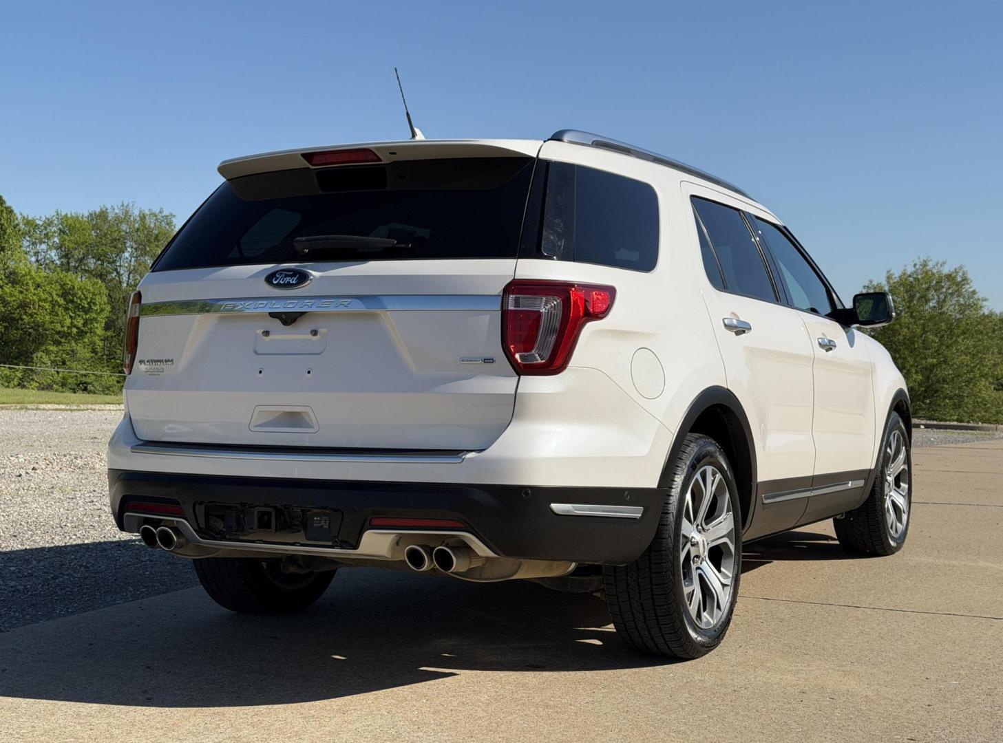 2018 WHITE /Black Ford Explorer Platinum 4WD (1FM5K8HT1JG) with an 3.5L V6 engine, Automatic transmission, located at 2990 Old Orchard Rd., Jackson, MO, 63755, 37.354214, -89.612106 - 2018 Ford Explorer Platinum 110xxx miles 4 Wheel Drive 3.5L V6 Automatic Leather 3rd Row Navigation Power/Heated/Cooled Seats Heated Rear Seats Heated Steering Wheel Backup Camera Sunroof Bluetooth Remote Start Cruise Power Windows/Locks/Mirrors We have financing available and we ac - Photo#13