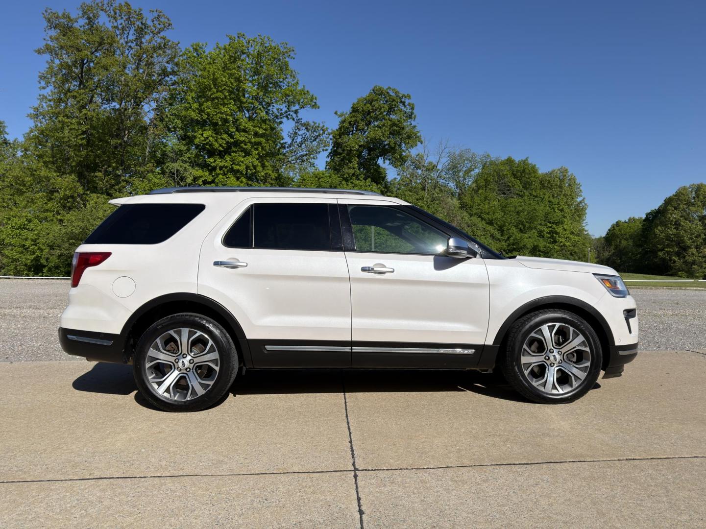 2018 WHITE /Black Ford Explorer Platinum 4WD (1FM5K8HT1JG) with an 3.5L V6 engine, Automatic transmission, located at 2990 Old Orchard Rd., Jackson, MO, 63755, 37.354214, -89.612106 - 2018 Ford Explorer Platinum 110xxx miles 4 Wheel Drive 3.5L V6 Automatic Leather 3rd Row Navigation Power/Heated/Cooled Seats Heated Rear Seats Heated Steering Wheel Backup Camera Sunroof Bluetooth Remote Start Cruise Power Windows/Locks/Mirrors We have financing available and we ac - Photo#12