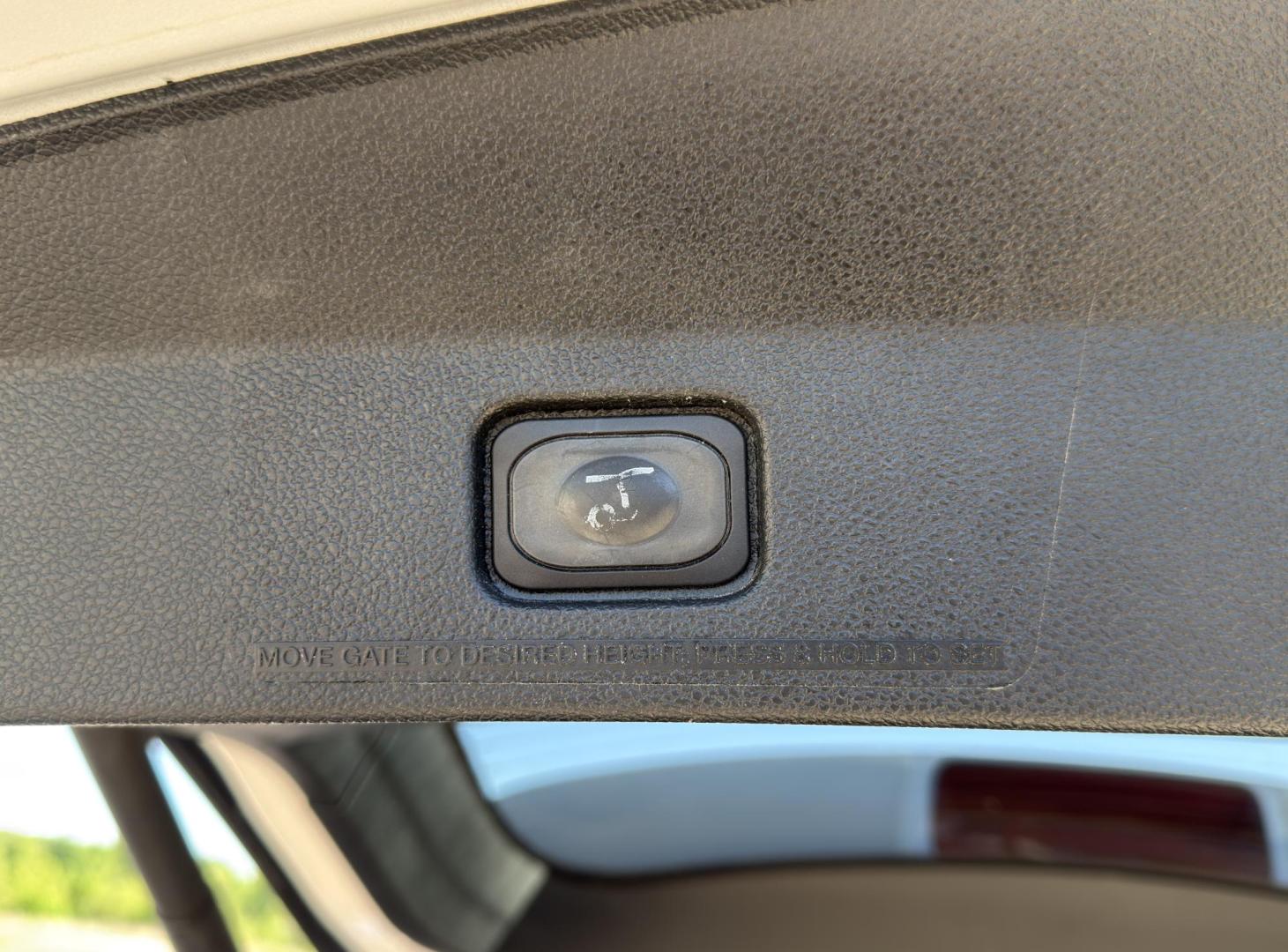 2018 WHITE /Black Ford Explorer Platinum 4WD (1FM5K8HT1JG) with an 3.5L V6 engine, Automatic transmission, located at 2990 Old Orchard Rd., Jackson, MO, 63755, 37.354214, -89.612106 - 2018 Ford Explorer Platinum 110xxx miles 4 Wheel Drive 3.5L V6 Automatic Leather 3rd Row Navigation Power/Heated/Cooled Seats Heated Rear Seats Heated Steering Wheel Backup Camera Sunroof Bluetooth Remote Start Cruise Power Windows/Locks/Mirrors We have financing available and we ac - Photo#27