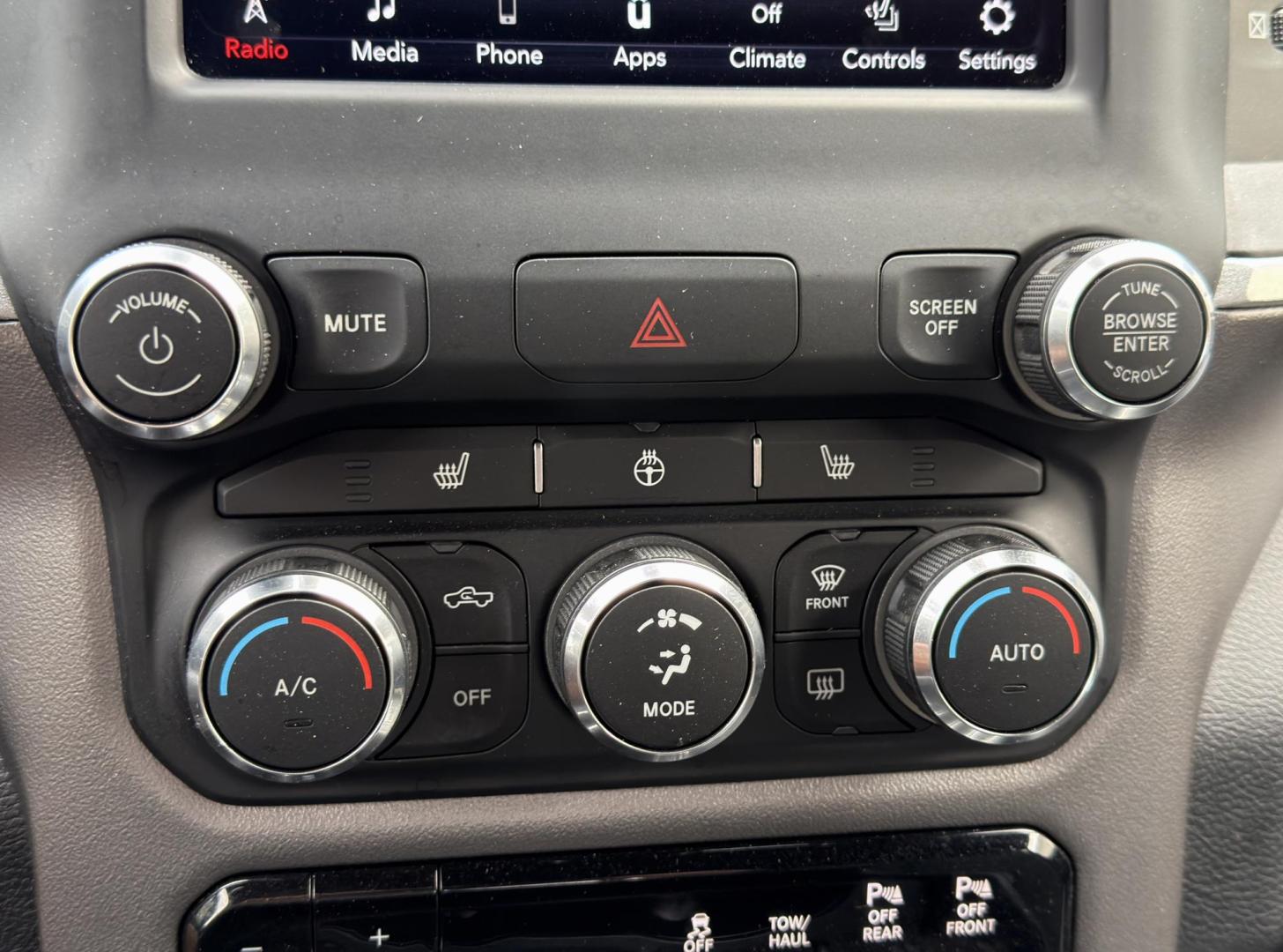 2019 BLACK /Gray RAM 2500 Big Horn Crew Cab 4WD (3C6UR5DJ2KG) with an 6.4L V8 engine, Automatic transmission, located at 2990 Old Orchard Rd., Jackson, MO, 63755, 37.354214, -89.612106 - 2019 Ram 2500HD Big Horn 65xxx miles 4x4 6.4L V8 Automatic Backup Camera Power Driver Seat Heated Seats Heated Steering Wheel Bluetooth Remote Start Cruise Power Windows/Locks/Mirrors We have financing available and we accept trades! Fill out a credit application on our website or come - Photo#28