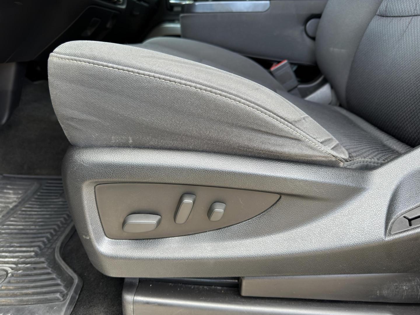 2015 WHITE /Black Chevrolet Silverado 1500 LT Crew Cab 4WD (3GCUKREC8FG) with an 5.3L V8 engine, Automatic transmission, located at 2990 Old Orchard Rd., Jackson, MO, 63755, 37.354214, -89.612106 - 2015 Chevrolet Silverado 1500 LT 145xxx miles 4x4 5.3L V8 Automatic Backup Camera Power Driver Seat Bluetooth Remote Start Cruise Power Windows/Locks/Mirrors We have financing available and we accept trades! Fill out a credit application on our website or come by today! If you have any q - Photo#4