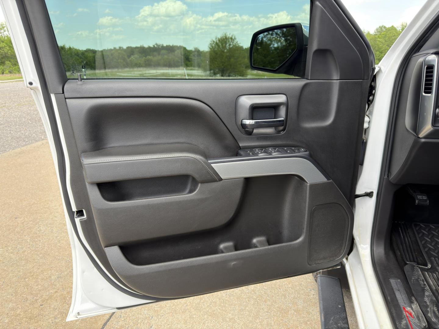 2015 WHITE /Black Chevrolet Silverado 1500 LT Crew Cab 4WD (3GCUKREC8FG) with an 5.3L V8 engine, Automatic transmission, located at 2990 Old Orchard Rd., Jackson, MO, 63755, 37.354214, -89.612106 - 2015 Chevrolet Silverado 1500 LT 145xxx miles 4x4 5.3L V8 Automatic Backup Camera Power Driver Seat Bluetooth Remote Start Cruise Power Windows/Locks/Mirrors We have financing available and we accept trades! Fill out a credit application on our website or come by today! If you have any q - Photo#13