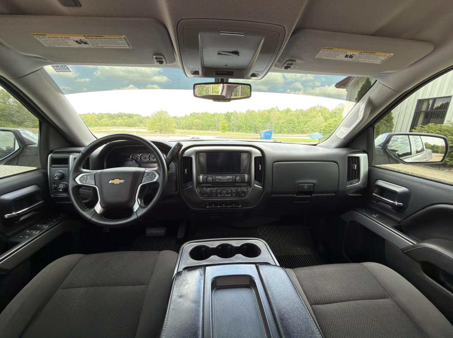 2015 WHITE /Black Chevrolet Silverado 1500 LT Crew Cab 4WD (3GCUKREC8FG) with an 5.3L V8 engine, Automatic transmission, located at 2990 Old Orchard Rd., Jackson, MO, 63755, 37.354214, -89.612106 - 2015 Chevrolet Silverado 1500 LT 145xxx miles 4x4 5.3L V8 Automatic Backup Camera Power Driver Seat Bluetooth Remote Start Cruise Power Windows/Locks/Mirrors We have financing available and we accept trades! Fill out a credit application on our website or come by today! If you have any q - Photo#22