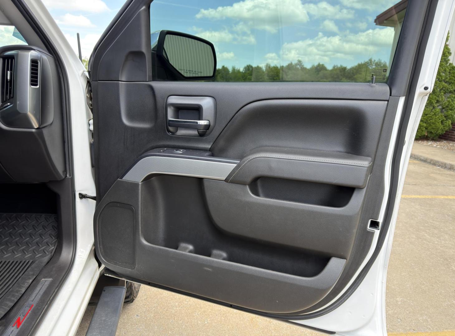 2015 WHITE /Black Chevrolet Silverado 1500 LT Crew Cab 4WD (3GCUKREC8FG) with an 5.3L V8 engine, Automatic transmission, located at 2990 Old Orchard Rd., Jackson, MO, 63755, 37.354214, -89.612106 - 2015 Chevrolet Silverado 1500 LT 145xxx miles 4x4 5.3L V8 Automatic Backup Camera Power Driver Seat Bluetooth Remote Start Cruise Power Windows/Locks/Mirrors We have financing available and we accept trades! Fill out a credit application on our website or come by today! If you have any q - Photo#15