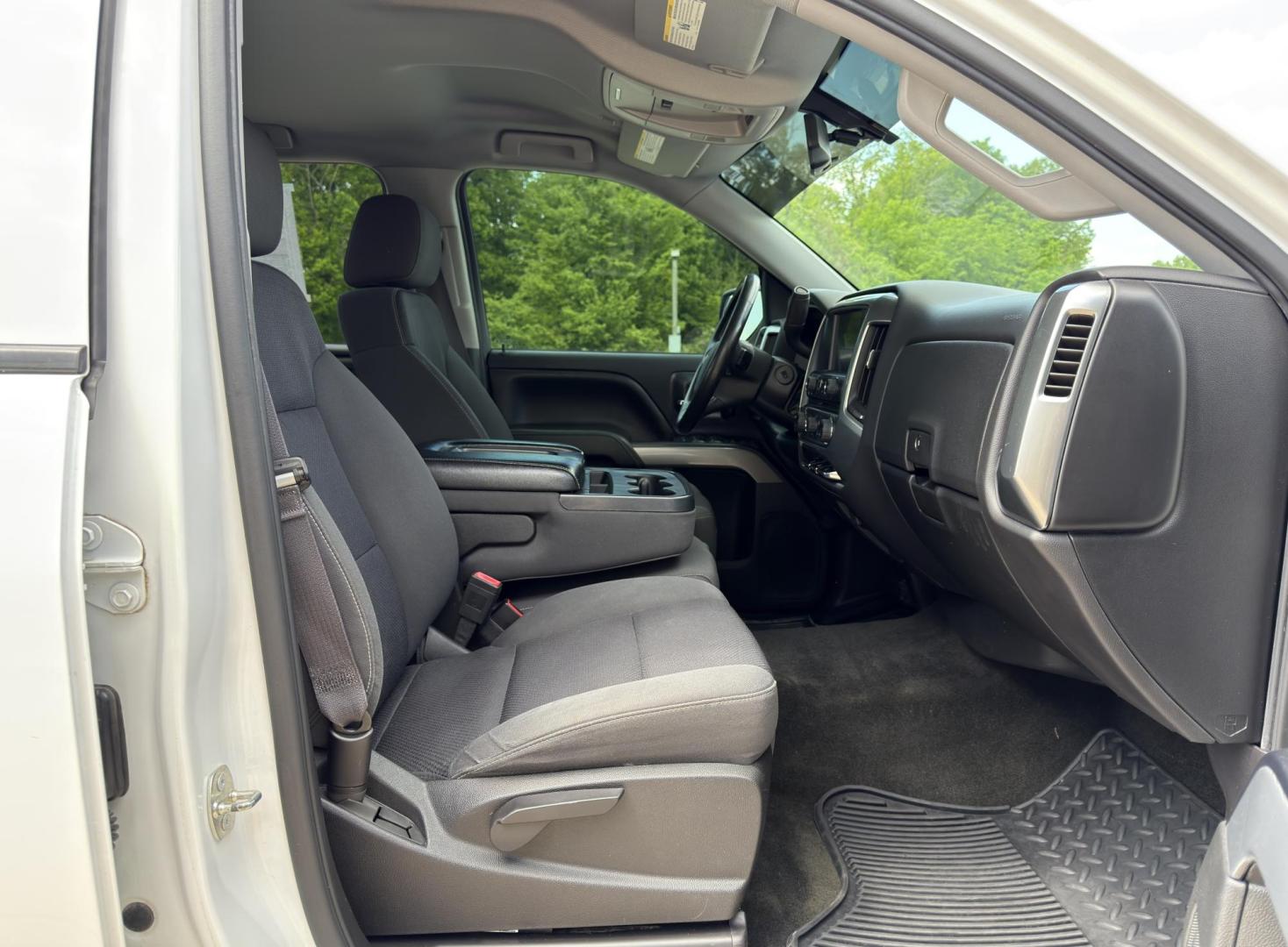 2015 WHITE /Black Chevrolet Silverado 1500 LT Crew Cab 4WD (3GCUKREC8FG) with an 5.3L V8 engine, Automatic transmission, located at 2990 Old Orchard Rd., Jackson, MO, 63755, 37.354214, -89.612106 - 2015 Chevrolet Silverado 1500 LT 145xxx miles 4x4 5.3L V8 Automatic Backup Camera Power Driver Seat Bluetooth Remote Start Cruise Power Windows/Locks/Mirrors We have financing available and we accept trades! Fill out a credit application on our website or come by today! If you have any q - Photo#16