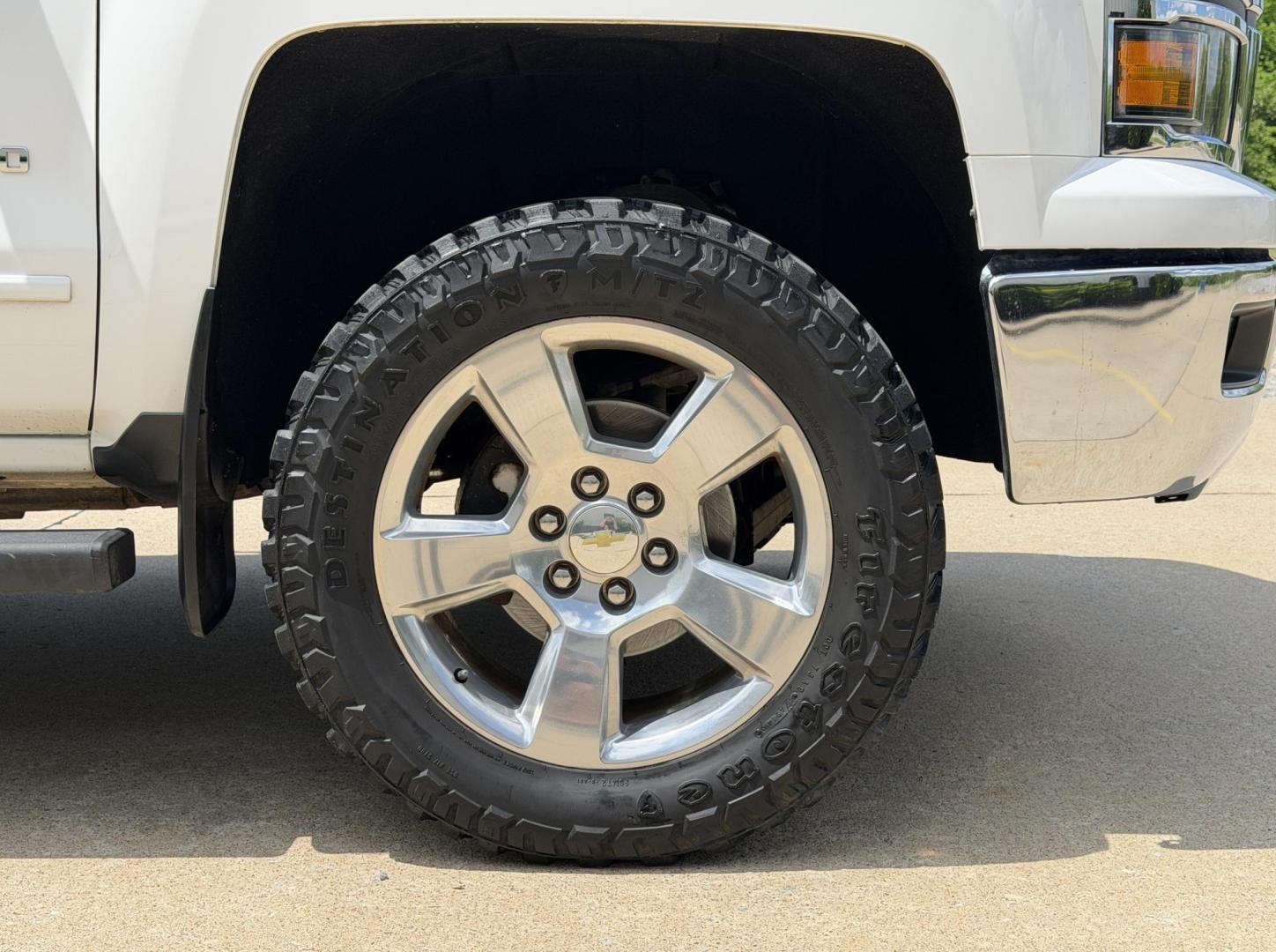 2015 WHITE /Black Chevrolet Silverado 1500 LT Crew Cab 4WD (3GCUKREC8FG) with an 5.3L V8 engine, Automatic transmission, located at 2990 Old Orchard Rd., Jackson, MO, 63755, 37.354214, -89.612106 - 2015 Chevrolet Silverado 1500 LT 145xxx miles 4x4 5.3L V8 Automatic Backup Camera Power Driver Seat Bluetooth Remote Start Cruise Power Windows/Locks/Mirrors We have financing available and we accept trades! Fill out a credit application on our website or come by today! If you have any q - Photo#37