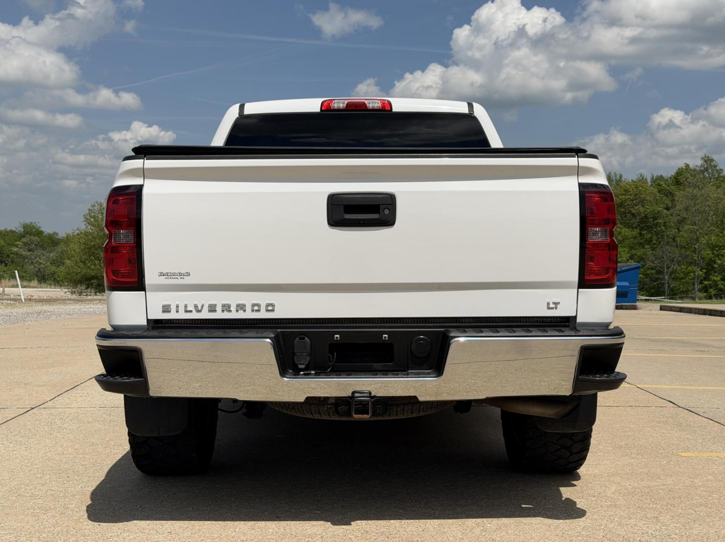 2015 WHITE /Black Chevrolet Silverado 1500 LT Crew Cab 4WD (3GCUKREC8FG) with an 5.3L V8 engine, Automatic transmission, located at 2990 Old Orchard Rd., Jackson, MO, 63755, 37.354214, -89.612106 - 2015 Chevrolet Silverado 1500 LT 145xxx miles 4x4 5.3L V8 Automatic Backup Camera Power Driver Seat Bluetooth Remote Start Cruise Power Windows/Locks/Mirrors We have financing available and we accept trades! Fill out a credit application on our website or come by today! If you have any q - Photo#11