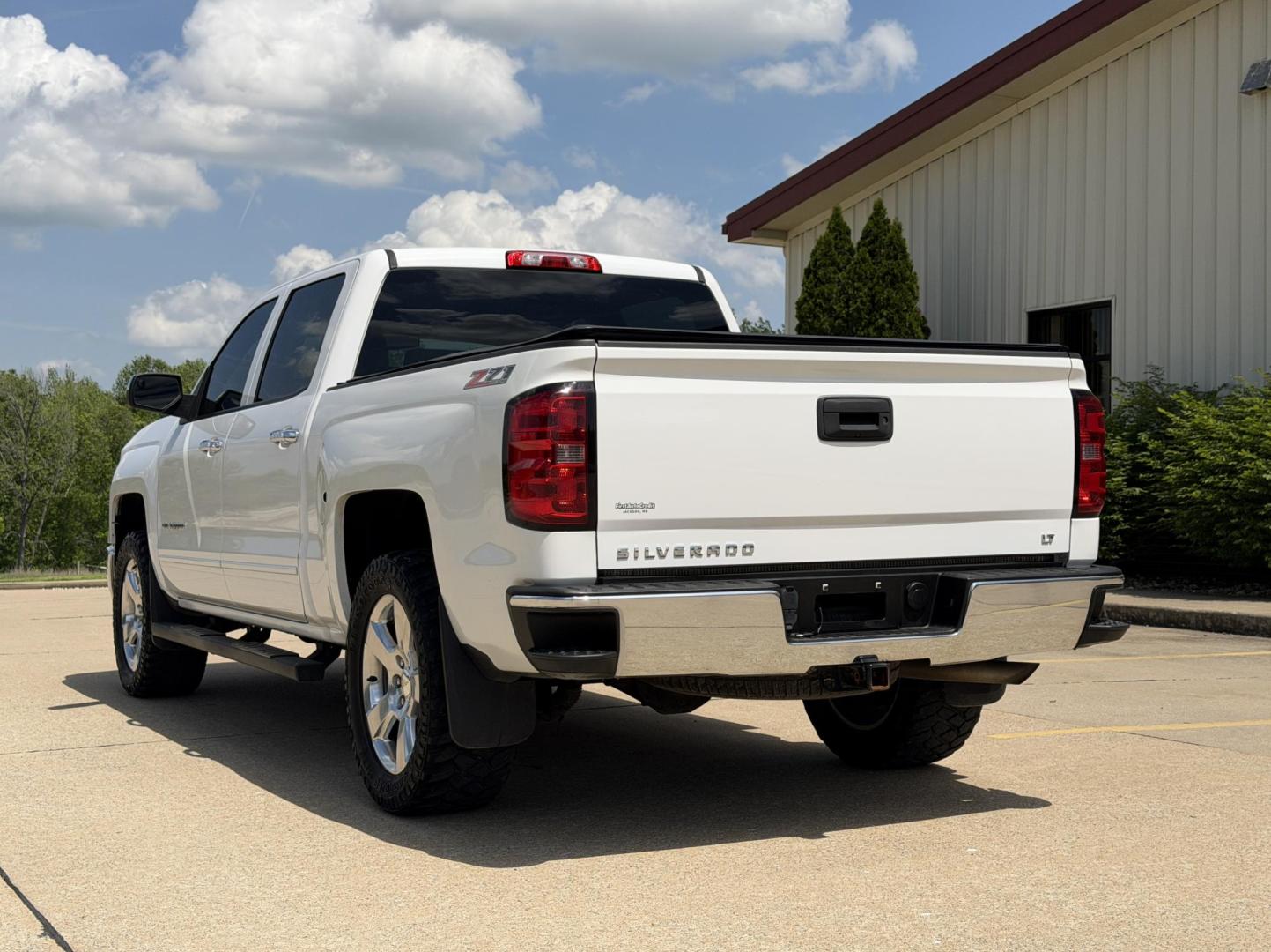 2015 WHITE /Black Chevrolet Silverado 1500 LT Crew Cab 4WD (3GCUKREC8FG) with an 5.3L V8 engine, Automatic transmission, located at 2990 Old Orchard Rd., Jackson, MO, 63755, 37.354214, -89.612106 - 2015 Chevrolet Silverado 1500 LT 145xxx miles 4x4 5.3L V8 Automatic Backup Camera Power Driver Seat Bluetooth Remote Start Cruise Power Windows/Locks/Mirrors We have financing available and we accept trades! Fill out a credit application on our website or come by today! If you have any q - Photo#10