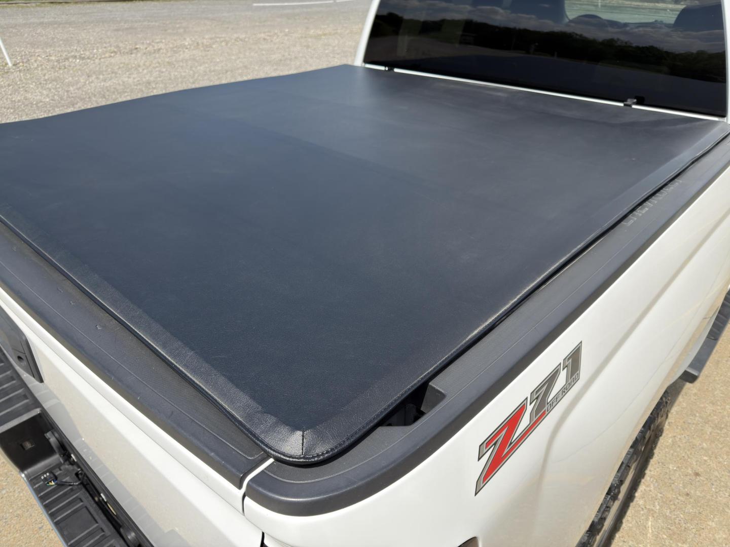 2015 WHITE /Black Chevrolet Silverado 1500 LT Crew Cab 4WD (3GCUKREC8FG) with an 5.3L V8 engine, Automatic transmission, located at 2990 Old Orchard Rd., Jackson, MO, 63755, 37.354214, -89.612106 - 2015 Chevrolet Silverado 1500 LT 145xxx miles 4x4 5.3L V8 Automatic Backup Camera Power Driver Seat Bluetooth Remote Start Cruise Power Windows/Locks/Mirrors We have financing available and we accept trades! Fill out a credit application on our website or come by today! If you have any q - Photo#21