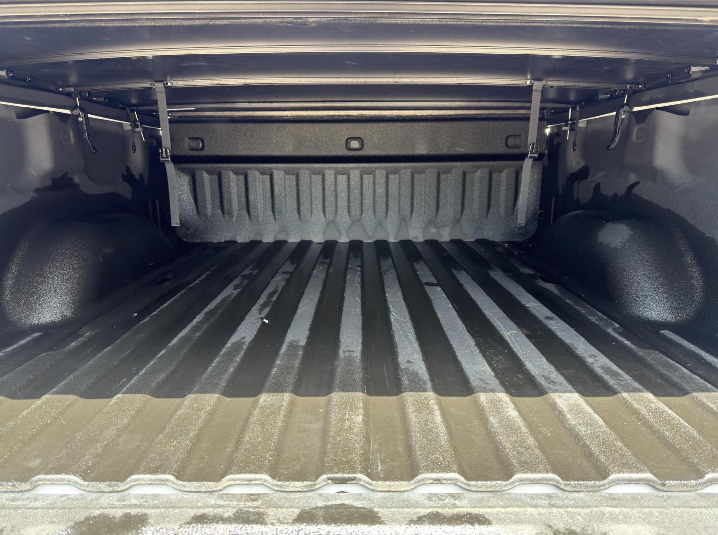 2015 WHITE /Black Chevrolet Silverado 1500 LT Crew Cab 4WD (3GCUKREC8FG) with an 5.3L V8 engine, Automatic transmission, located at 2990 Old Orchard Rd., Jackson, MO, 63755, 37.354214, -89.612106 - 2015 Chevrolet Silverado 1500 LT 145xxx miles 4x4 5.3L V8 Automatic Backup Camera Power Driver Seat Bluetooth Remote Start Cruise Power Windows/Locks/Mirrors We have financing available and we accept trades! Fill out a credit application on our website or come by today! If you have any q - Photo#20