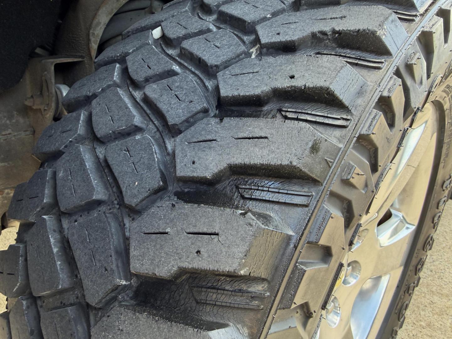 2015 WHITE /Black Chevrolet Silverado 1500 LT Crew Cab 4WD (3GCUKREC8FG) with an 5.3L V8 engine, Automatic transmission, located at 2990 Old Orchard Rd., Jackson, MO, 63755, 37.354214, -89.612106 - 2015 Chevrolet Silverado 1500 LT 145xxx miles 4x4 5.3L V8 Automatic Backup Camera Power Driver Seat Bluetooth Remote Start Cruise Power Windows/Locks/Mirrors We have financing available and we accept trades! Fill out a credit application on our website or come by today! If you have any q - Photo#33