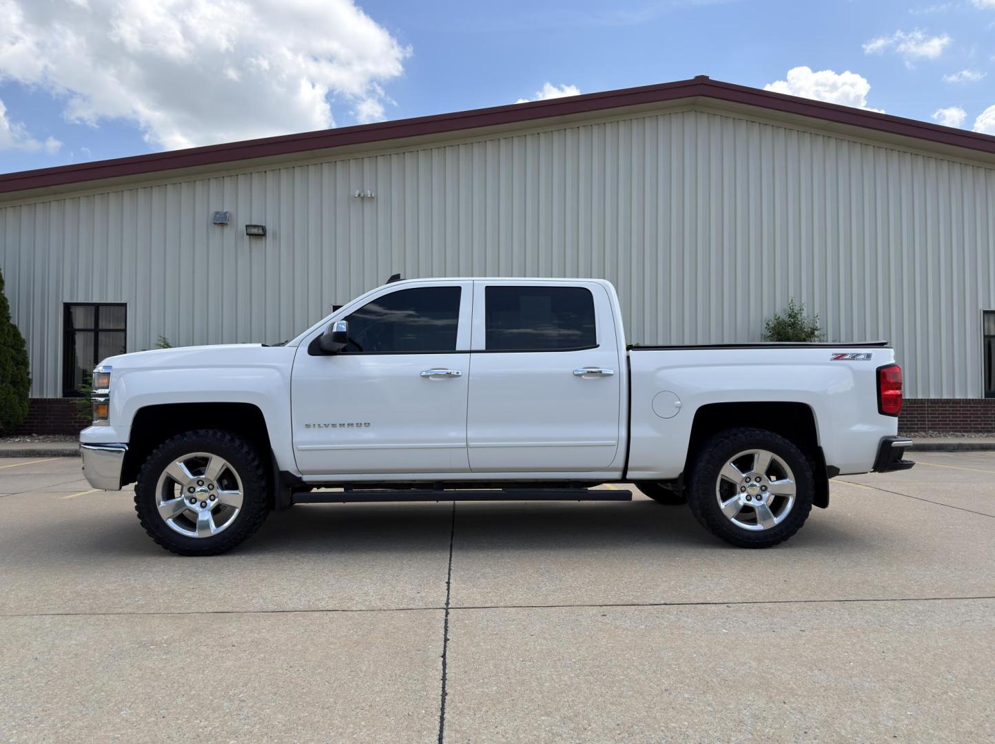 2015 WHITE /Black Chevrolet Silverado 1500 LT Crew Cab 4WD (3GCUKREC8FG) with an 5.3L V8 engine, Automatic transmission, located at 2990 Old Orchard Rd., Jackson, MO, 63755, 37.354214, -89.612106 - 2015 Chevrolet Silverado 1500 LT 145xxx miles 4x4 5.3L V8 Automatic Backup Camera Power Driver Seat Bluetooth Remote Start Cruise Power Windows/Locks/Mirrors We have financing available and we accept trades! Fill out a credit application on our website or come by today! If you have any q - Photo#7