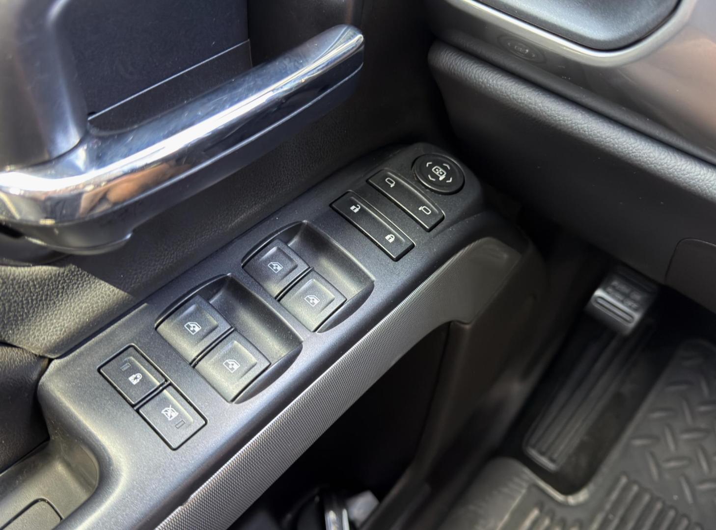 2015 WHITE /Black Chevrolet Silverado 1500 LT Crew Cab 4WD (3GCUKREC8FG) with an 5.3L V8 engine, Automatic transmission, located at 2990 Old Orchard Rd., Jackson, MO, 63755, 37.354214, -89.612106 - 2015 Chevrolet Silverado 1500 LT 145xxx miles 4x4 5.3L V8 Automatic Backup Camera Power Driver Seat Bluetooth Remote Start Cruise Power Windows/Locks/Mirrors We have financing available and we accept trades! Fill out a credit application on our website or come by today! If you have any q - Photo#30
