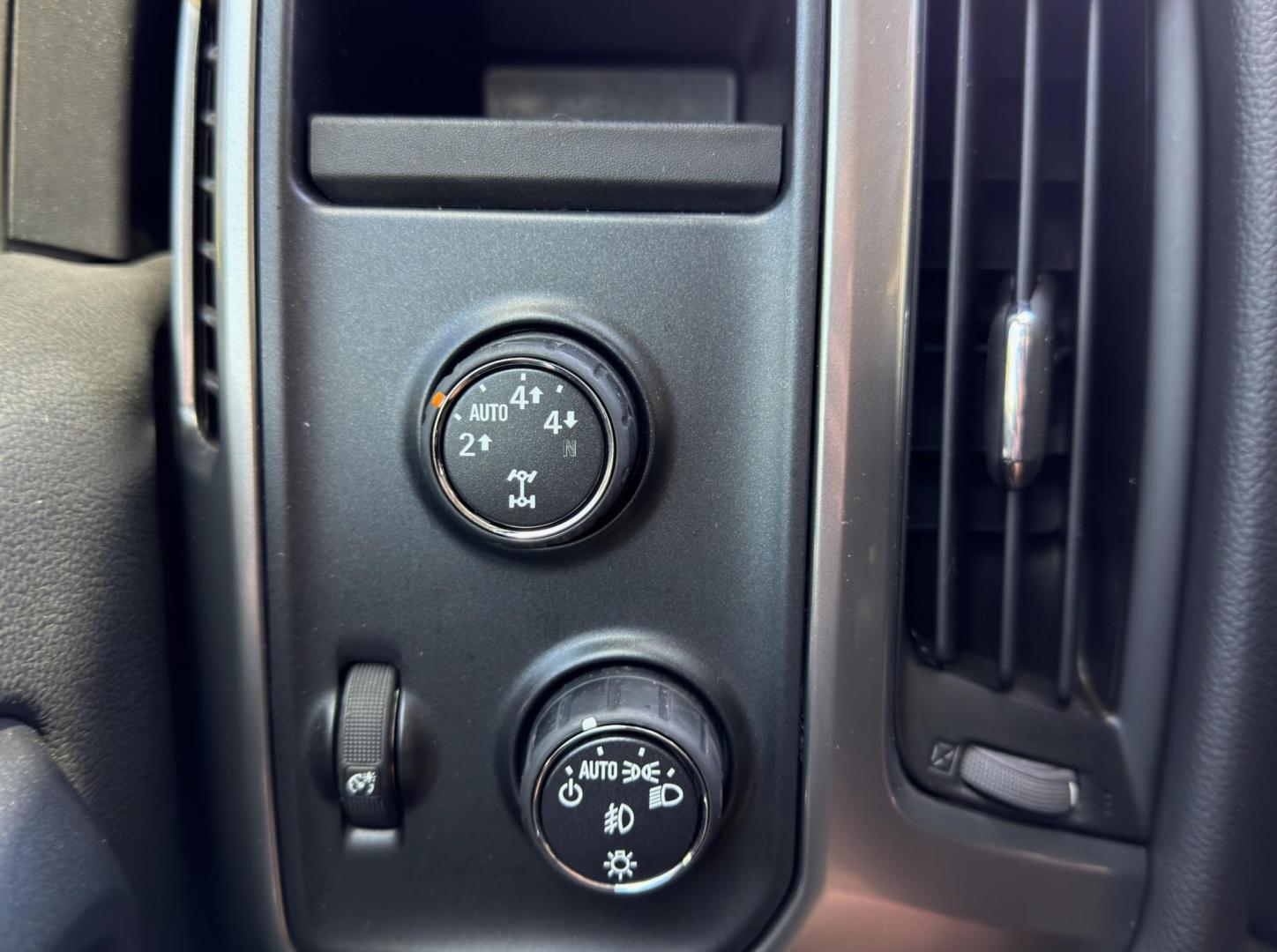 2015 WHITE /Black Chevrolet Silverado 1500 LT Crew Cab 4WD (3GCUKREC8FG) with an 5.3L V8 engine, Automatic transmission, located at 2990 Old Orchard Rd., Jackson, MO, 63755, 37.354214, -89.612106 - 2015 Chevrolet Silverado 1500 LT 145xxx miles 4x4 5.3L V8 Automatic Backup Camera Power Driver Seat Bluetooth Remote Start Cruise Power Windows/Locks/Mirrors We have financing available and we accept trades! Fill out a credit application on our website or come by today! If you have any q - Photo#2