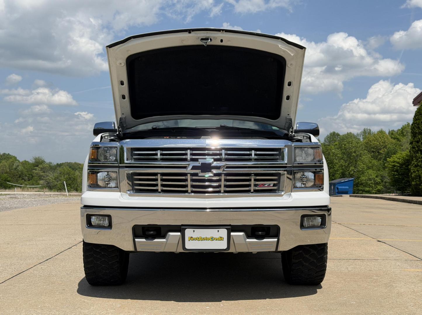 2015 WHITE /Black Chevrolet Silverado 1500 LT Crew Cab 4WD (3GCUKREC8FG) with an 5.3L V8 engine, Automatic transmission, located at 2990 Old Orchard Rd., Jackson, MO, 63755, 37.354214, -89.612106 - 2015 Chevrolet Silverado 1500 LT 145xxx miles 4x4 5.3L V8 Automatic Backup Camera Power Driver Seat Bluetooth Remote Start Cruise Power Windows/Locks/Mirrors We have financing available and we accept trades! Fill out a credit application on our website or come by today! If you have any q - Photo#31