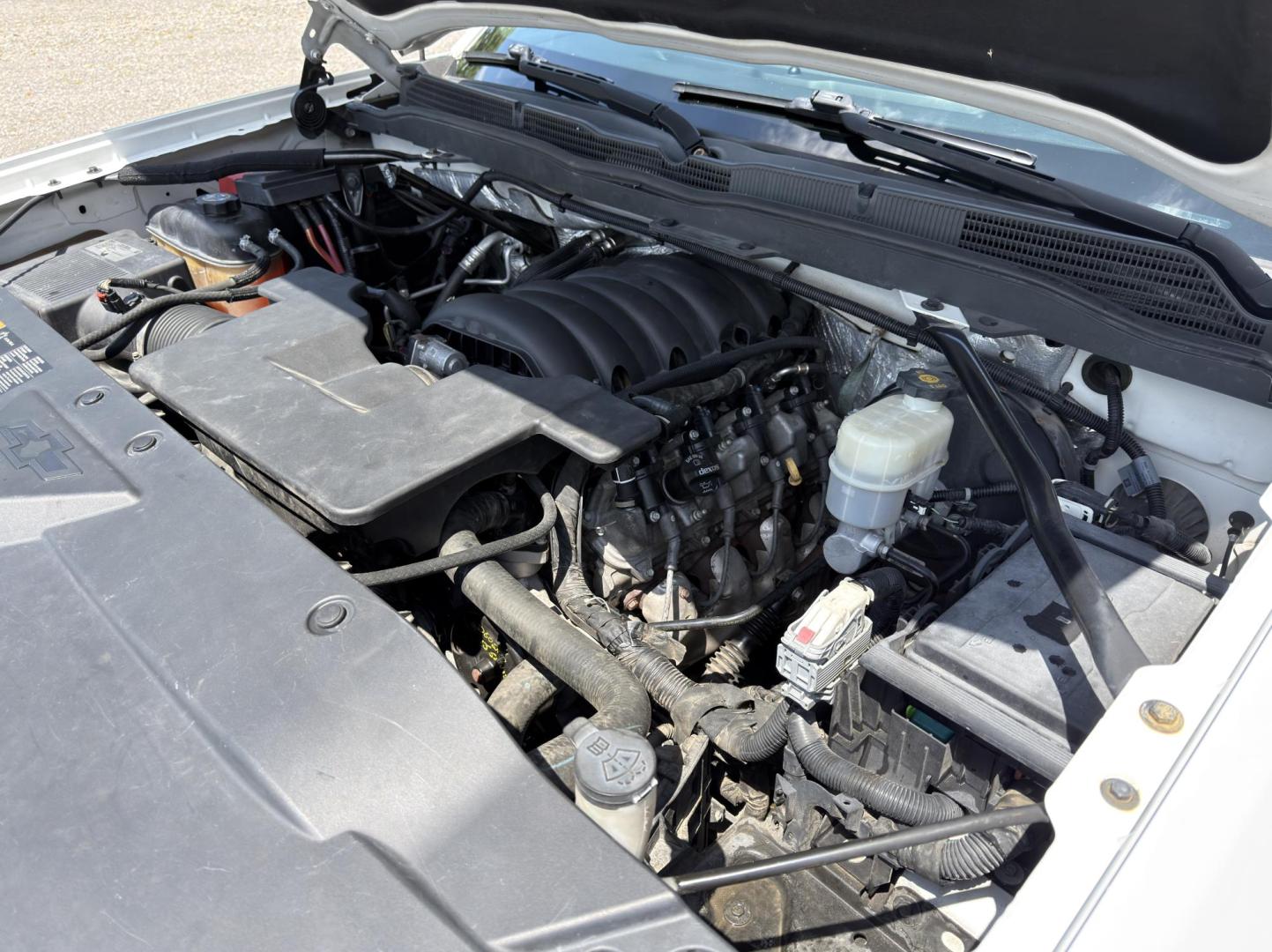 2015 WHITE /Black Chevrolet Silverado 1500 LT Crew Cab 4WD (3GCUKREC8FG) with an 5.3L V8 engine, Automatic transmission, located at 2990 Old Orchard Rd., Jackson, MO, 63755, 37.354214, -89.612106 - 2015 Chevrolet Silverado 1500 LT 145xxx miles 4x4 5.3L V8 Automatic Backup Camera Power Driver Seat Bluetooth Remote Start Cruise Power Windows/Locks/Mirrors We have financing available and we accept trades! Fill out a credit application on our website or come by today! If you have any q - Photo#32