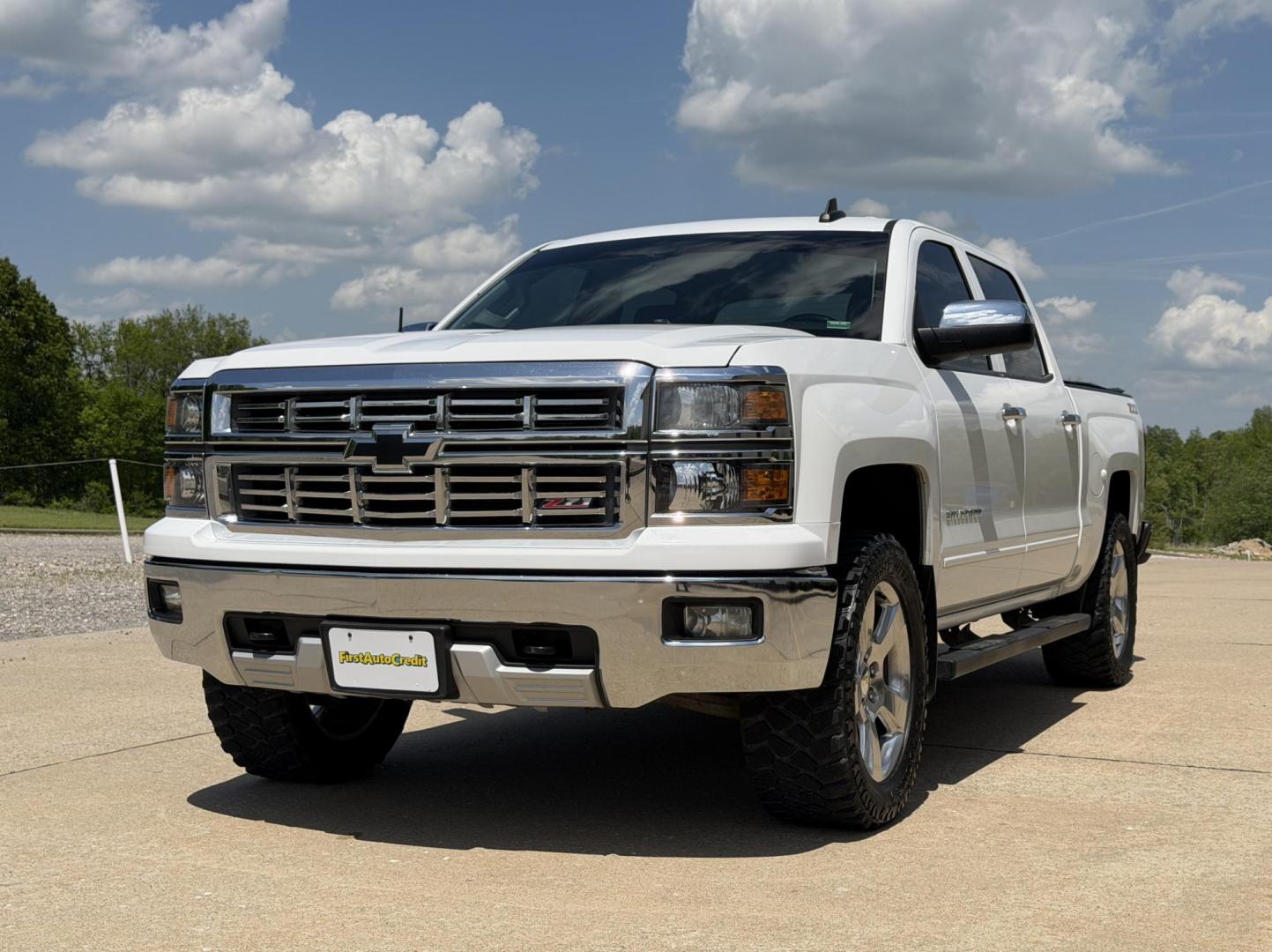 2015 WHITE /Black Chevrolet Silverado 1500 LT Crew Cab 4WD (3GCUKREC8FG) with an 5.3L V8 engine, Automatic transmission, located at 2990 Old Orchard Rd., Jackson, MO, 63755, 37.354214, -89.612106 - 2015 Chevrolet Silverado 1500 LT 145xxx miles 4x4 5.3L V8 Automatic Backup Camera Power Driver Seat Bluetooth Remote Start Cruise Power Windows/Locks/Mirrors We have financing available and we accept trades! Fill out a credit application on our website or come by today! If you have any q - Photo#6
