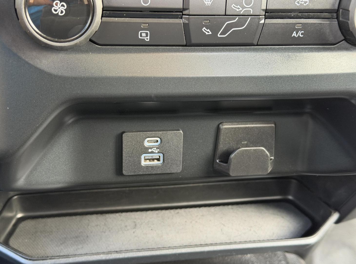 2022 SILVER /Gray Ford F-150 XL SuperCrew 5.5-ft. 2WD (1FTEW1CB8NK) with an 3.3L V6 engine, Automatic transmission, located at 2990 Old Orchard Rd., Jackson, MO, 63755, 37.354214, -89.612106 - 2022 Ford F-150 XL 1-Owner 93xxx miles Rear Wheel Drive 3.3L V6 Automatic Backup Camera Bluetooth Cruise Power Windows/Locks/Mirrors We have financing available and we accept trades! Fill out a credit application on our website or come by today! If you have any questions, give us a call a - Photo#26