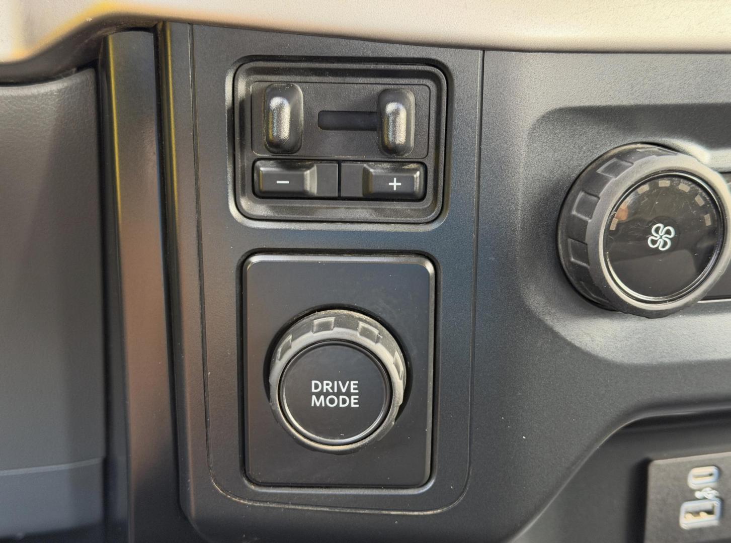 2022 SILVER /Gray Ford F-150 XL SuperCrew 5.5-ft. 2WD (1FTEW1CB8NK) with an 3.3L V6 engine, Automatic transmission, located at 2990 Old Orchard Rd., Jackson, MO, 63755, 37.354214, -89.612106 - 2022 Ford F-150 XL 1-Owner 93xxx miles Rear Wheel Drive 3.3L V6 Automatic Backup Camera Bluetooth Cruise Power Windows/Locks/Mirrors We have financing available and we accept trades! Fill out a credit application on our website or come by today! If you have any questions, give us a call a - Photo#27