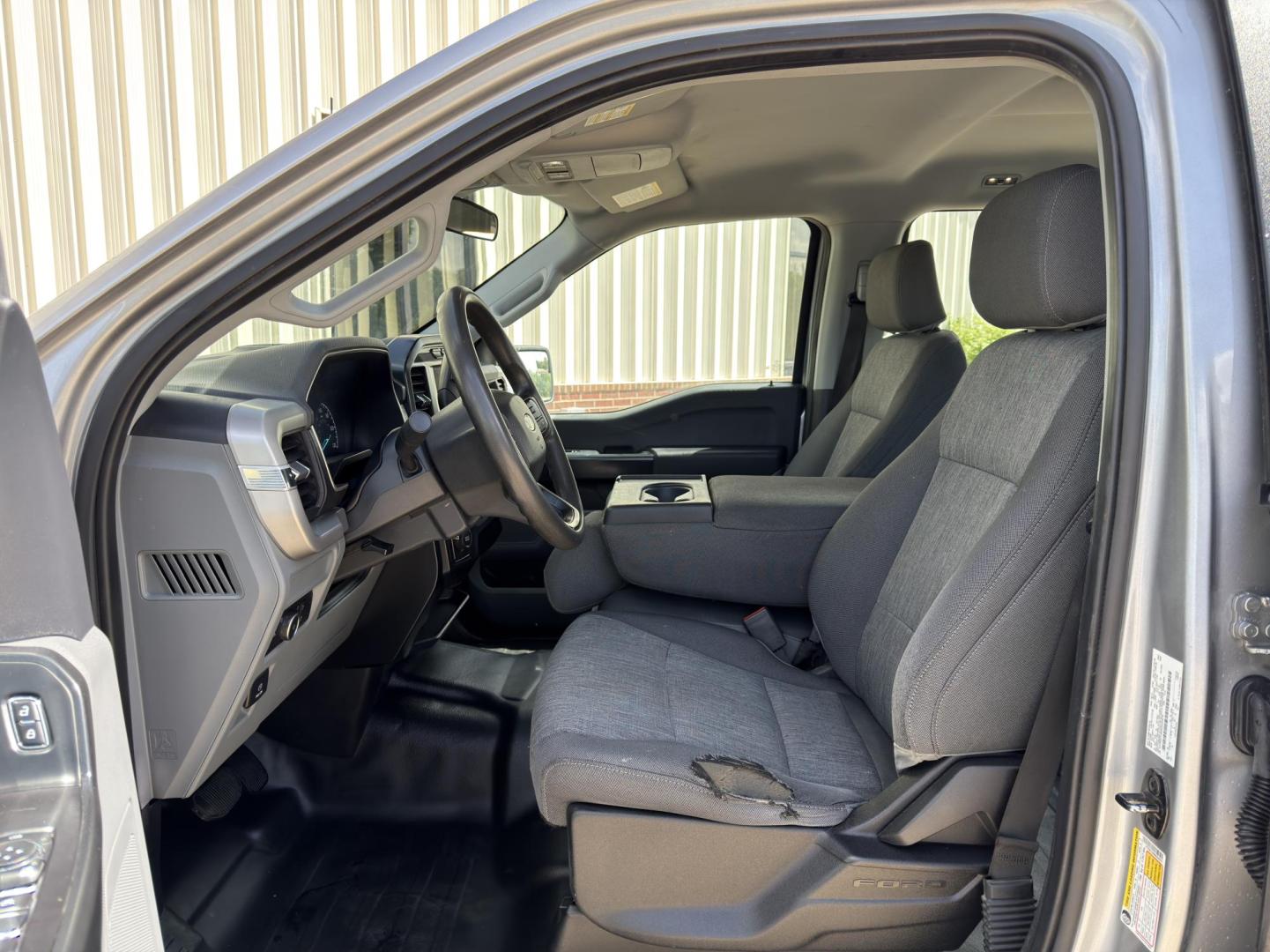 2022 SILVER /Gray Ford F-150 XL SuperCrew 5.5-ft. 2WD (1FTEW1CB8NK) with an 3.3L V6 engine, Automatic transmission, located at 2990 Old Orchard Rd., Jackson, MO, 63755, 37.354214, -89.612106 - 2022 Ford F-150 XL 1-Owner 93xxx miles Rear Wheel Drive 3.3L V6 Automatic Backup Camera Bluetooth Cruise Power Windows/Locks/Mirrors We have financing available and we accept trades! Fill out a credit application on our website or come by today! If you have any questions, give us a call a - Photo#4