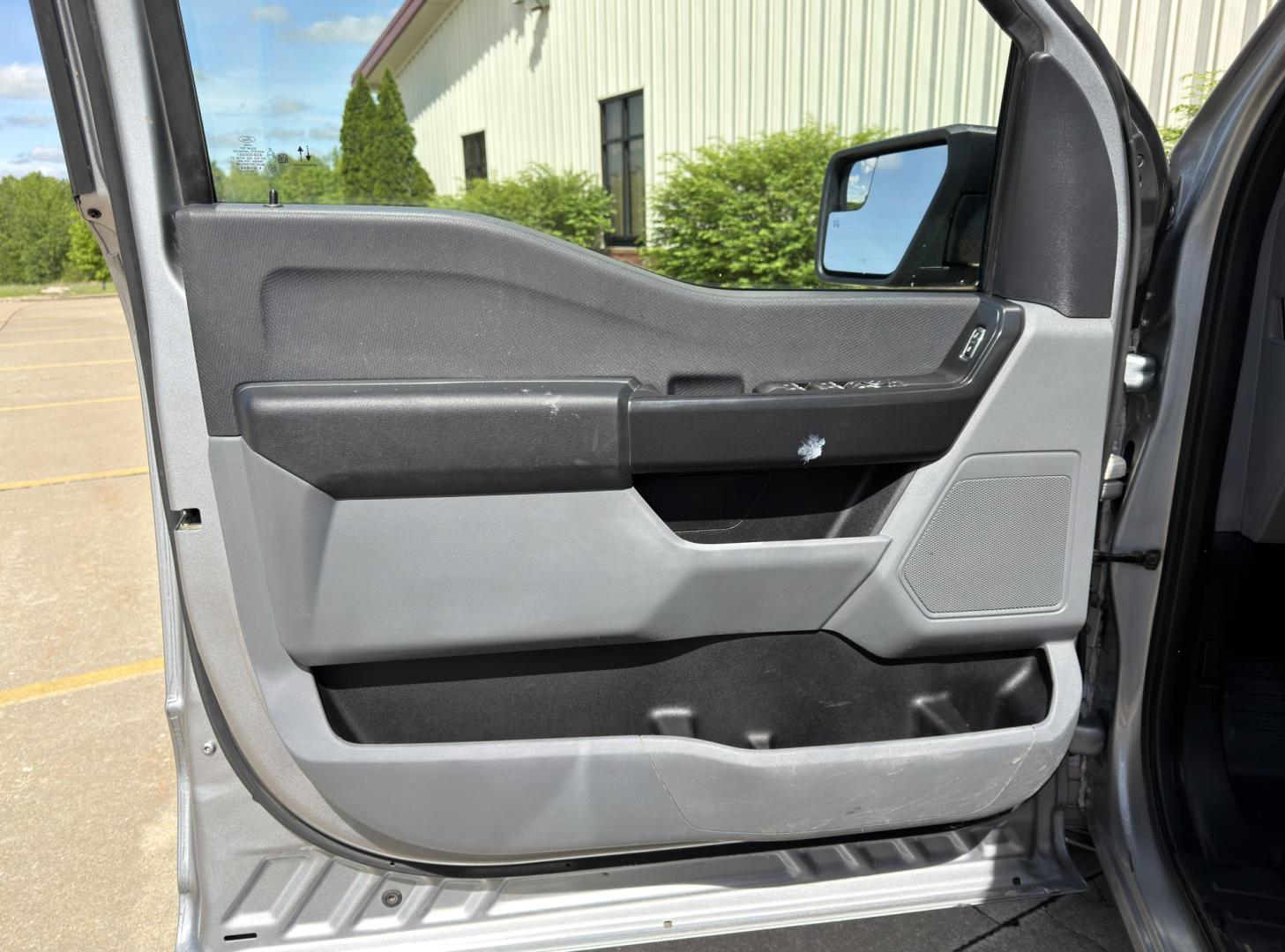 2022 SILVER /Gray Ford F-150 XL SuperCrew 5.5-ft. 2WD (1FTEW1CB8NK) with an 3.3L V6 engine, Automatic transmission, located at 2990 Old Orchard Rd., Jackson, MO, 63755, 37.354214, -89.612106 - 2022 Ford F-150 XL 1-Owner 93xxx miles Rear Wheel Drive 3.3L V6 Automatic Backup Camera Bluetooth Cruise Power Windows/Locks/Mirrors We have financing available and we accept trades! Fill out a credit application on our website or come by today! If you have any questions, give us a call a - Photo#3