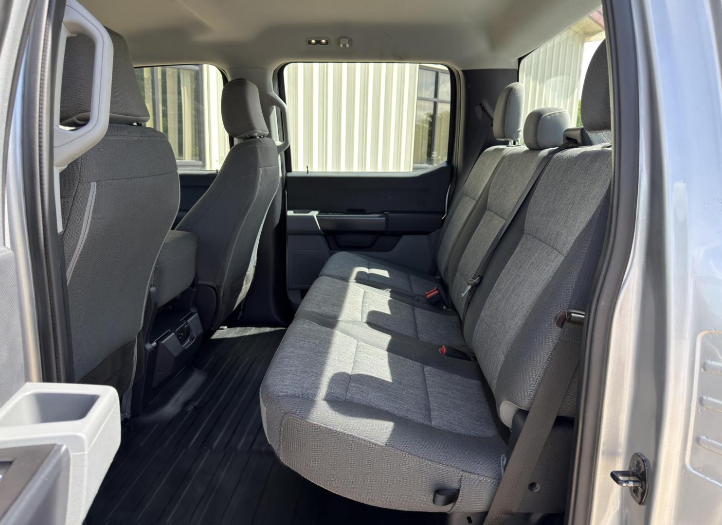 2022 SILVER /Gray Ford F-150 XL SuperCrew 5.5-ft. 2WD (1FTEW1CB8NK) with an 3.3L V6 engine, Automatic transmission, located at 2990 Old Orchard Rd., Jackson, MO, 63755, 37.354214, -89.612106 - 2022 Ford F-150 XL 1-Owner 93xxx miles Rear Wheel Drive 3.3L V6 Automatic Backup Camera Bluetooth Cruise Power Windows/Locks/Mirrors We have financing available and we accept trades! Fill out a credit application on our website or come by today! If you have any questions, give us a call a - Photo#7