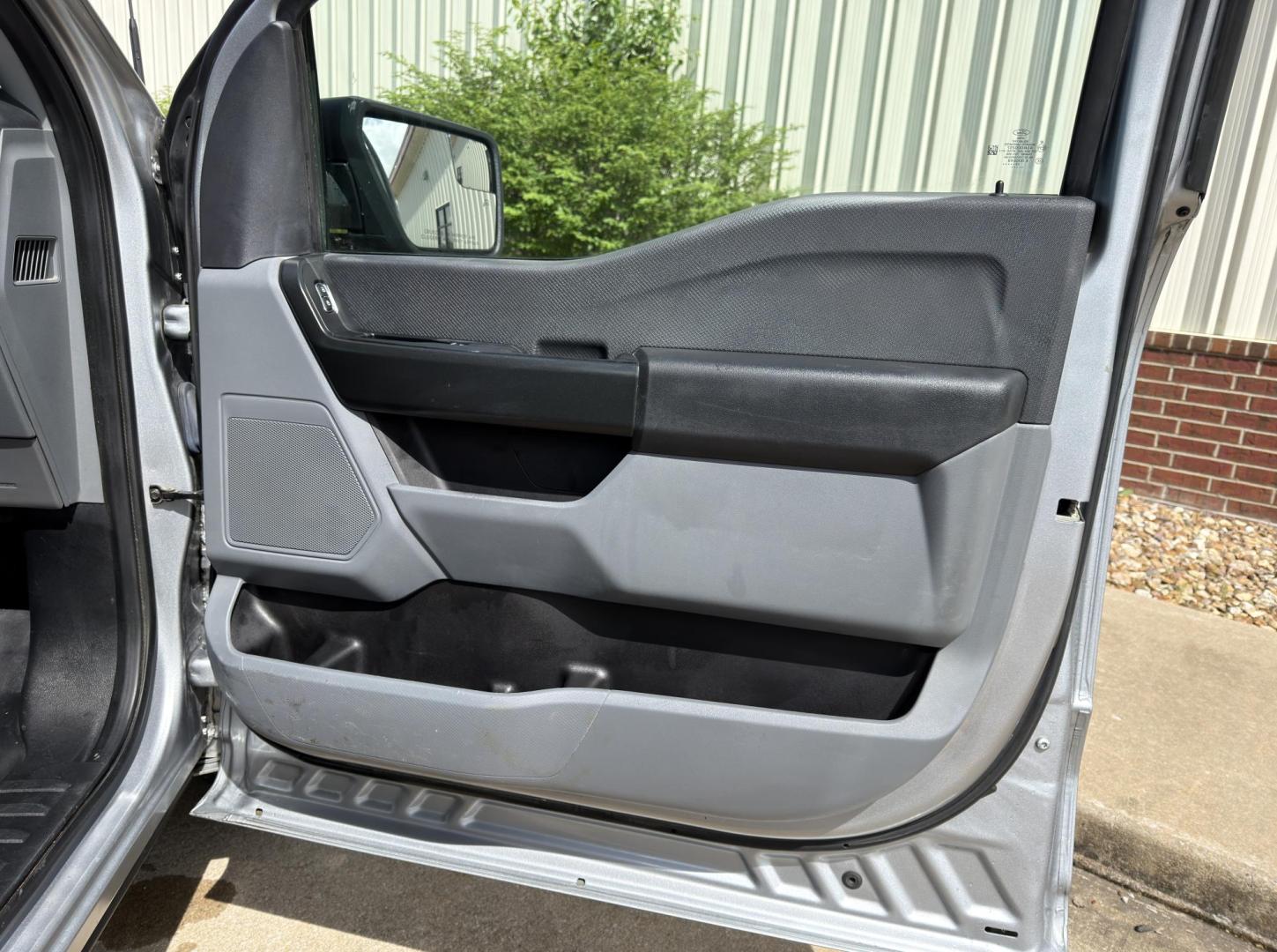 2022 SILVER /Gray Ford F-150 XL SuperCrew 5.5-ft. 2WD (1FTEW1CB8NK) with an 3.3L V6 engine, Automatic transmission, located at 2990 Old Orchard Rd., Jackson, MO, 63755, 37.354214, -89.612106 - 2022 Ford F-150 XL 1-Owner 93xxx miles Rear Wheel Drive 3.3L V6 Automatic Backup Camera Bluetooth Cruise Power Windows/Locks/Mirrors We have financing available and we accept trades! Fill out a credit application on our website or come by today! If you have any questions, give us a call a - Photo#5