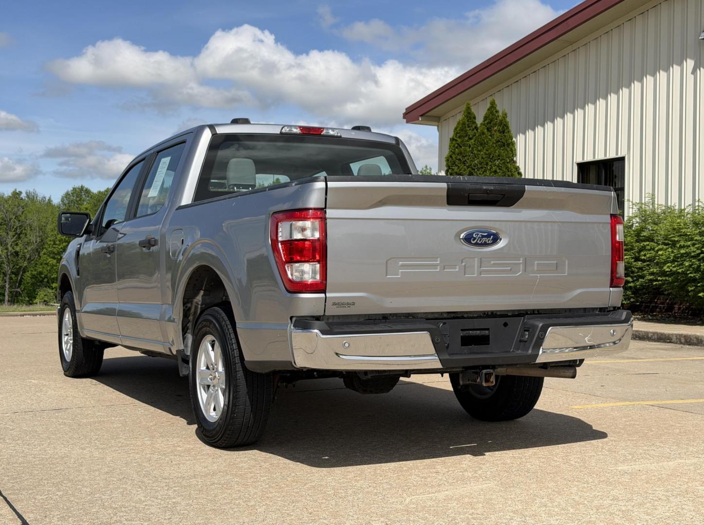 2022 SILVER /Gray Ford F-150 XL SuperCrew 5.5-ft. 2WD (1FTEW1CB8NK) with an 3.3L V6 engine, Automatic transmission, located at 2990 Old Orchard Rd., Jackson, MO, 63755, 37.354214, -89.612106 - 2022 Ford F-150 XL 1-Owner 93xxx miles Rear Wheel Drive 3.3L V6 Automatic Backup Camera Bluetooth Cruise Power Windows/Locks/Mirrors We have financing available and we accept trades! Fill out a credit application on our website or come by today! If you have any questions, give us a call a - Photo#13